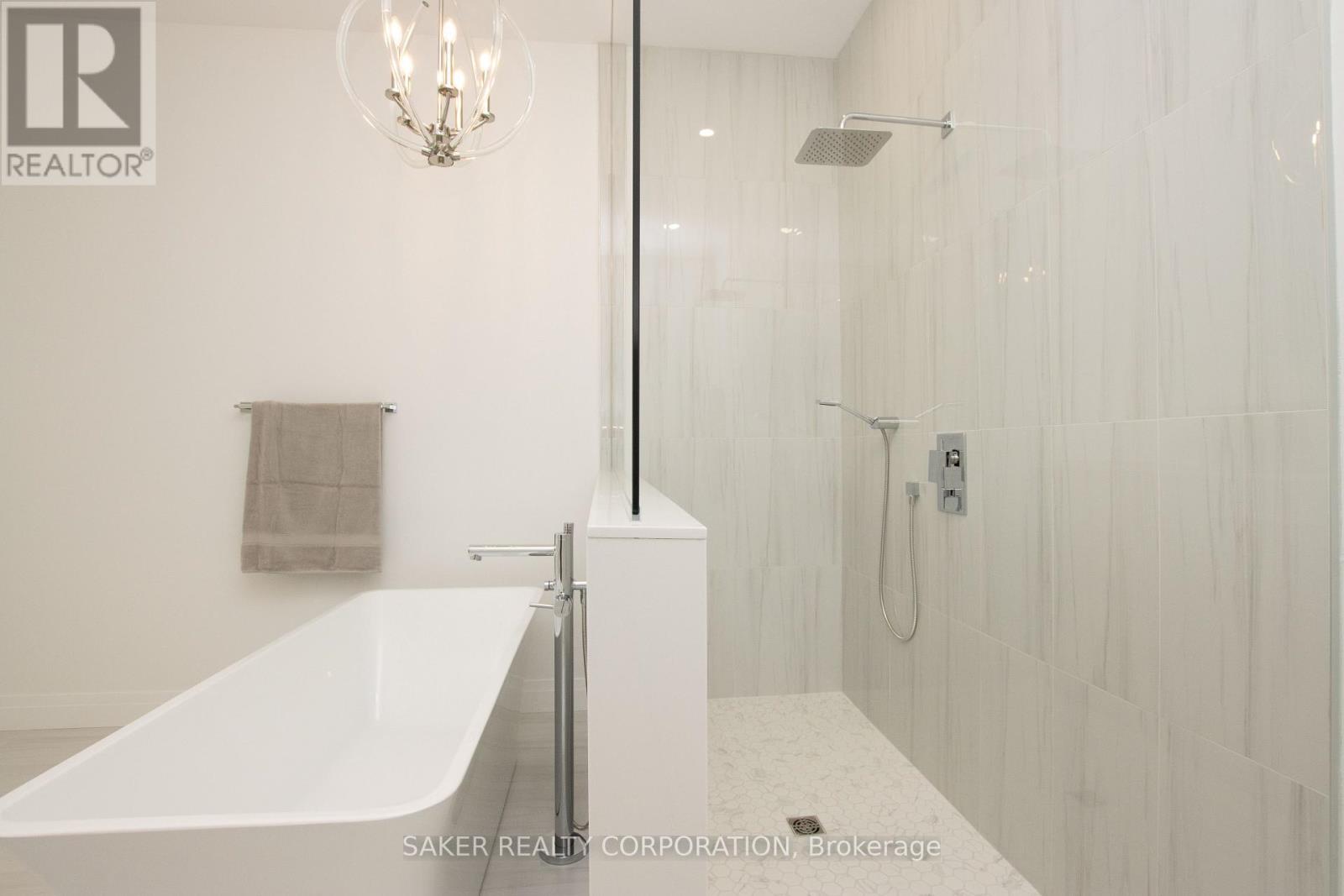 #11 495 OAKRIDGE DRIVE - 24