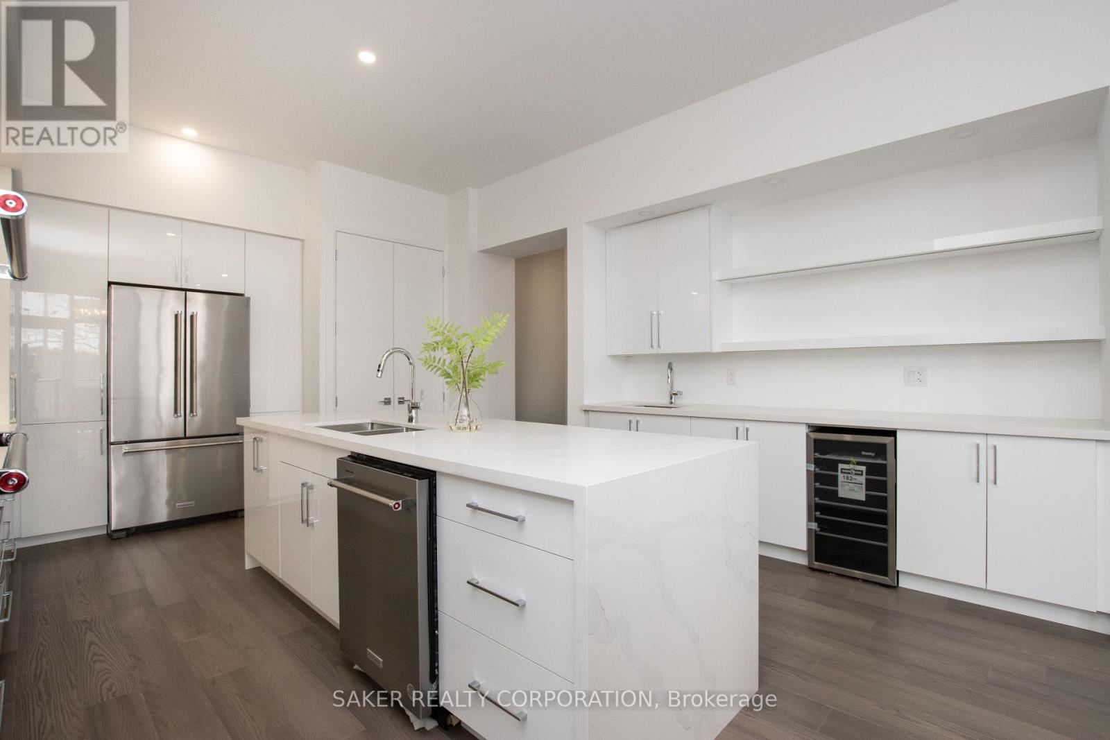 #11 495 OAKRIDGE DRIVE - 8
