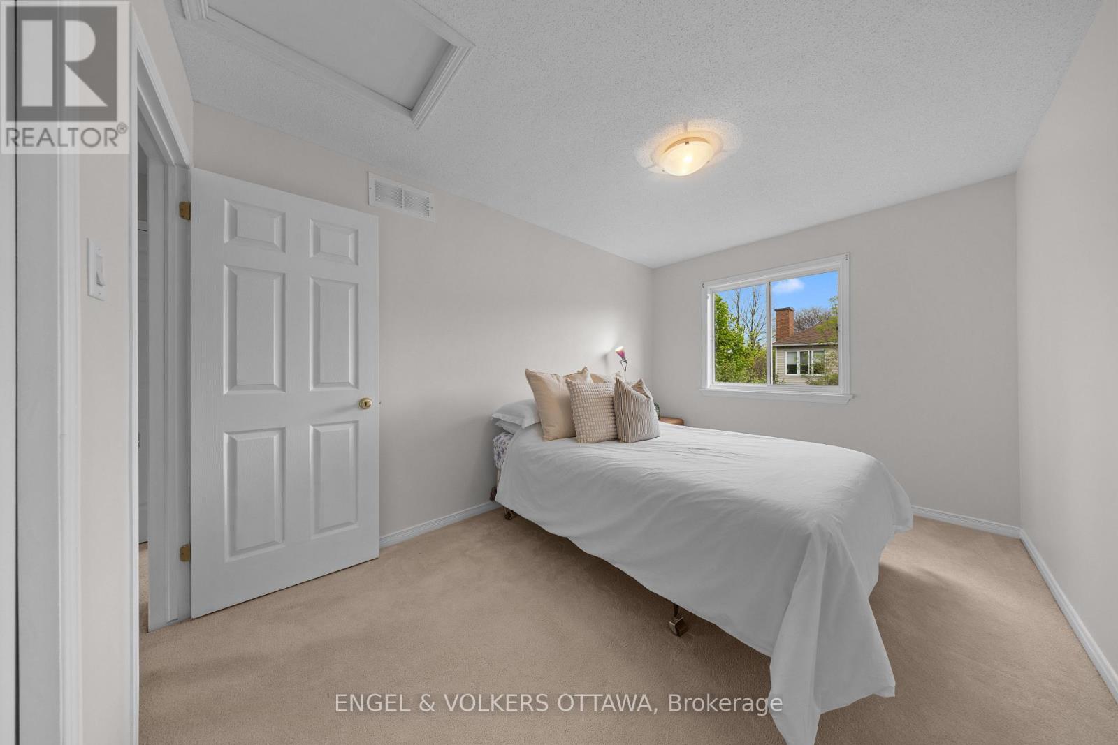 23 CAMBRAY LANE - 22