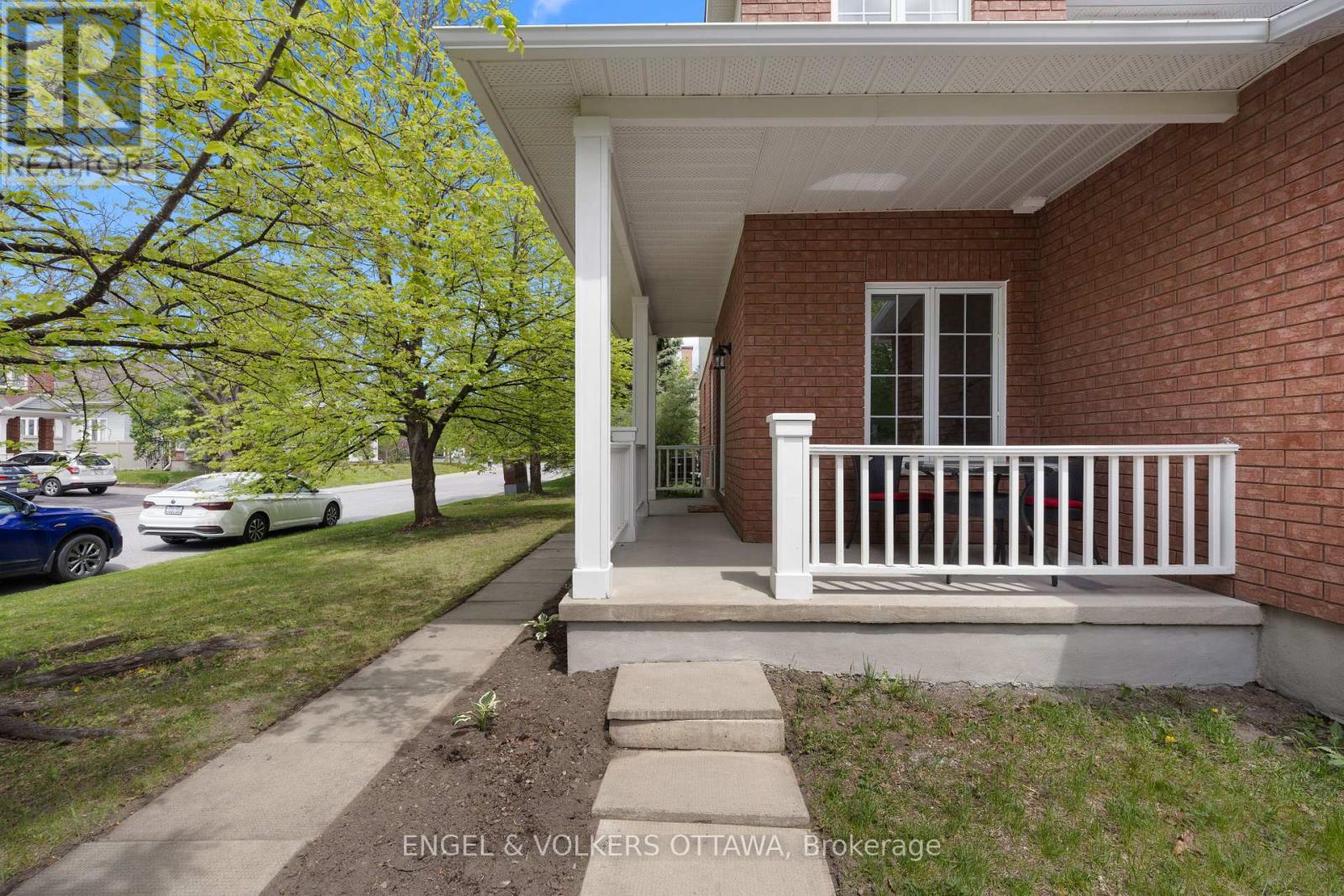 23 CAMBRAY LANE - 40