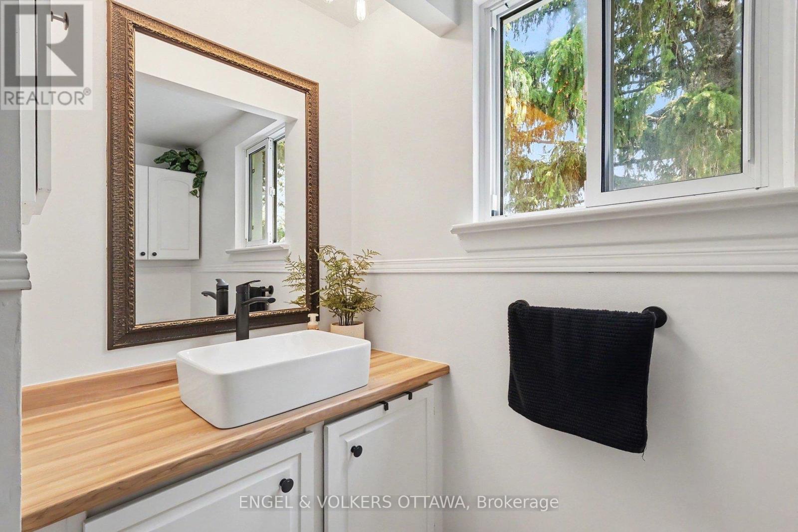 900 BORLAND DRIVE - 22