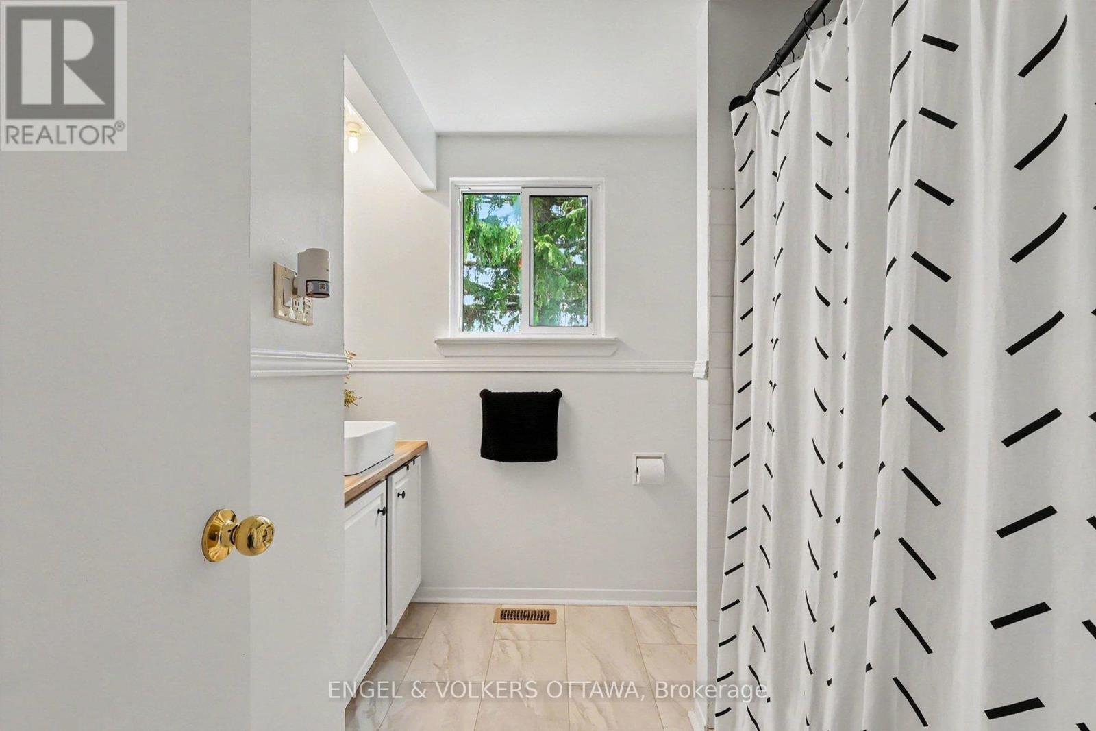 900 BORLAND DRIVE - 23