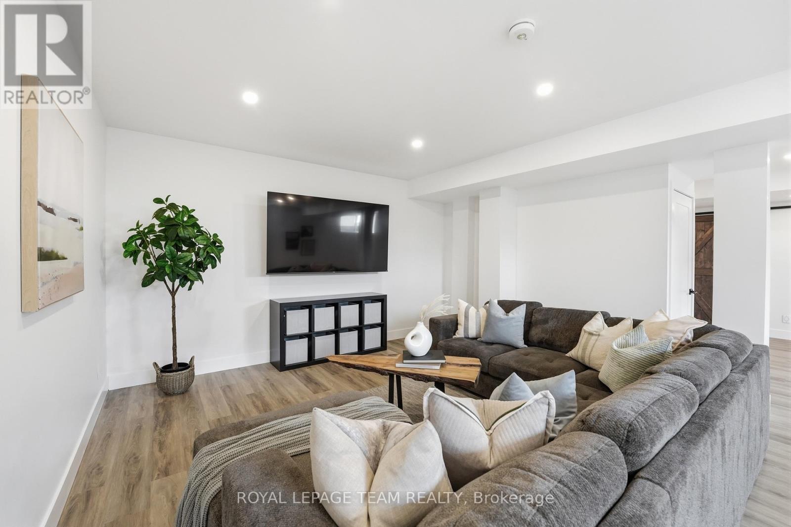 757 MEADOWRIDGE CIRCLE - 41
