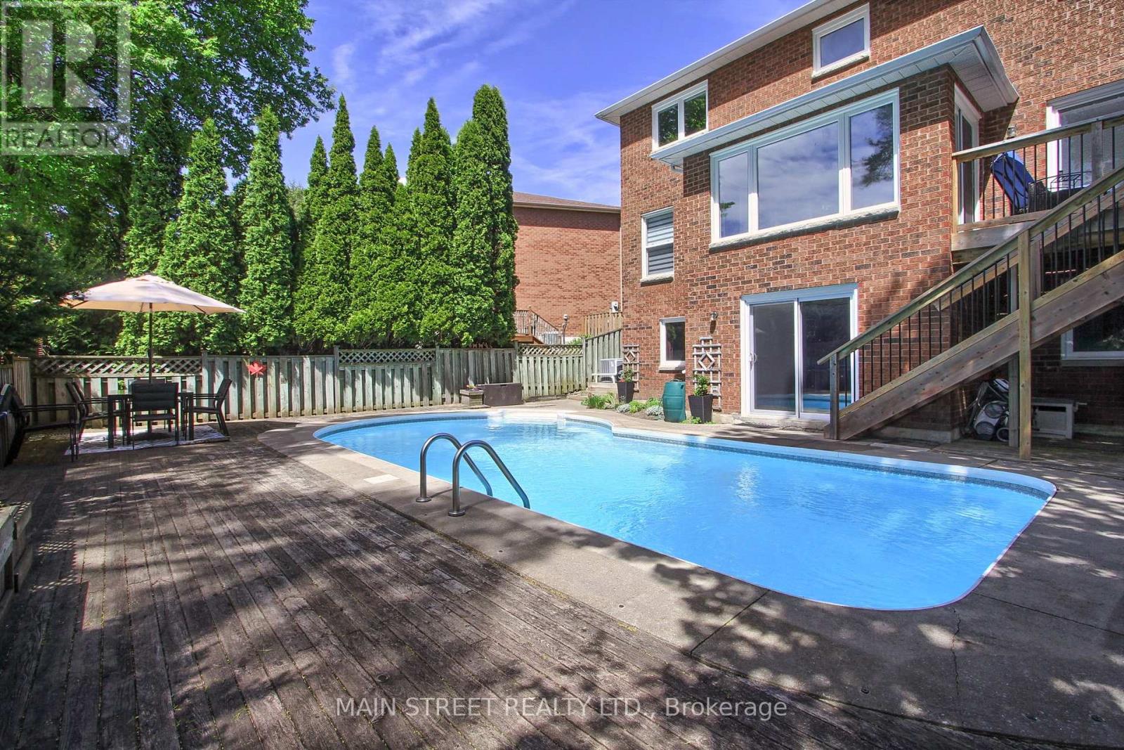 21 CHADBURN CRESCENT - 32