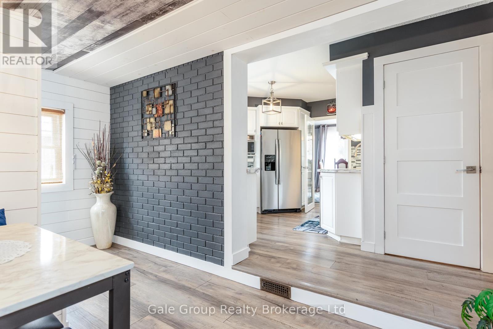 183 BYRON STREET - 25