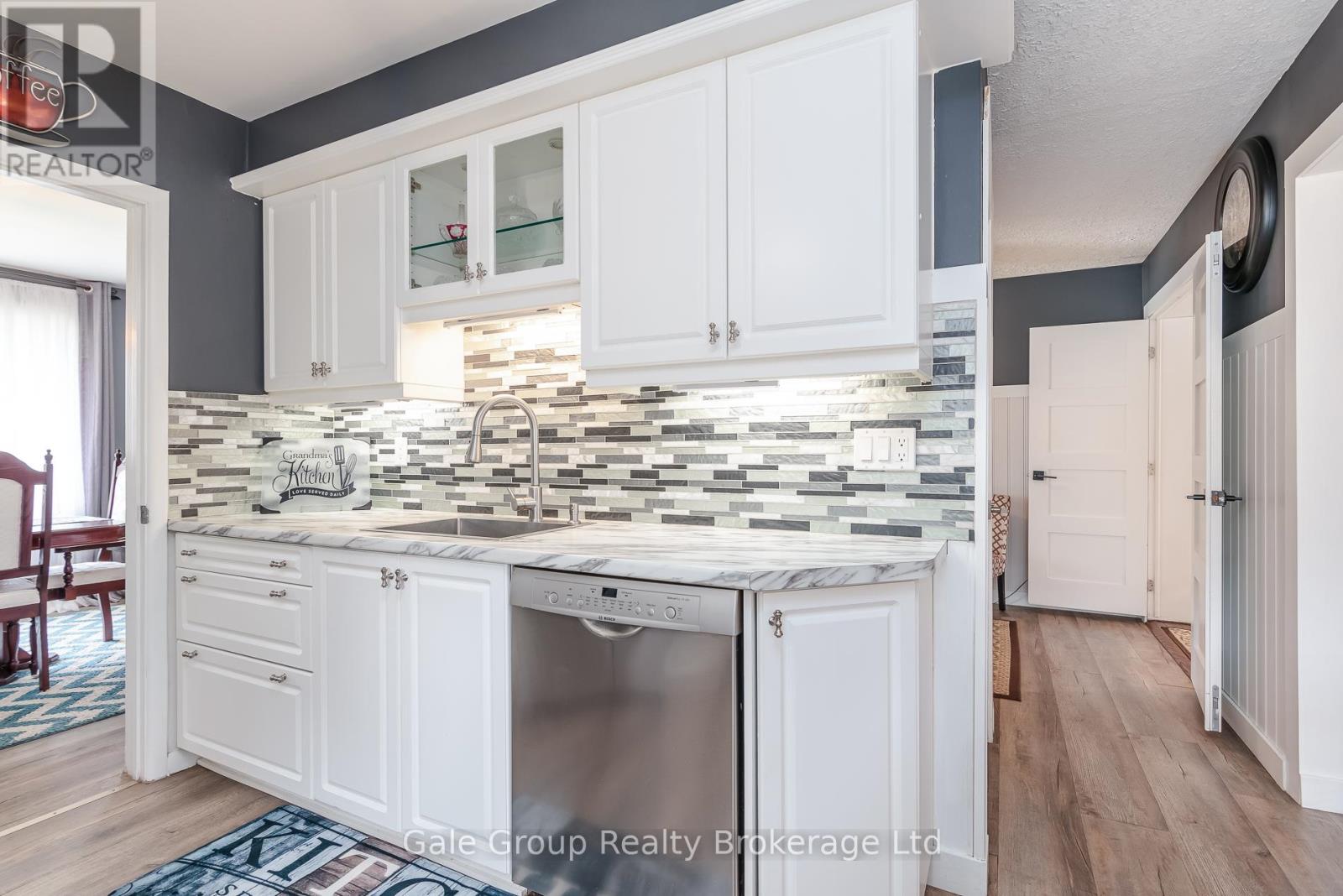 183 BYRON STREET - 29
