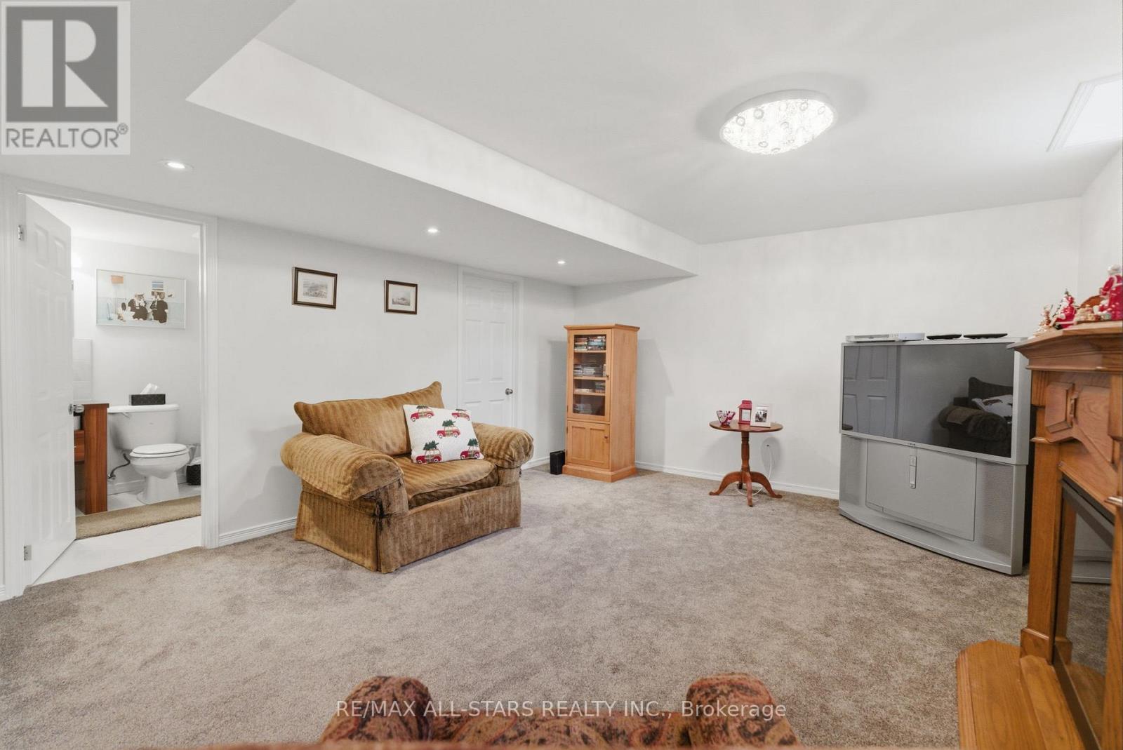 49 ROSENA LANE - 42