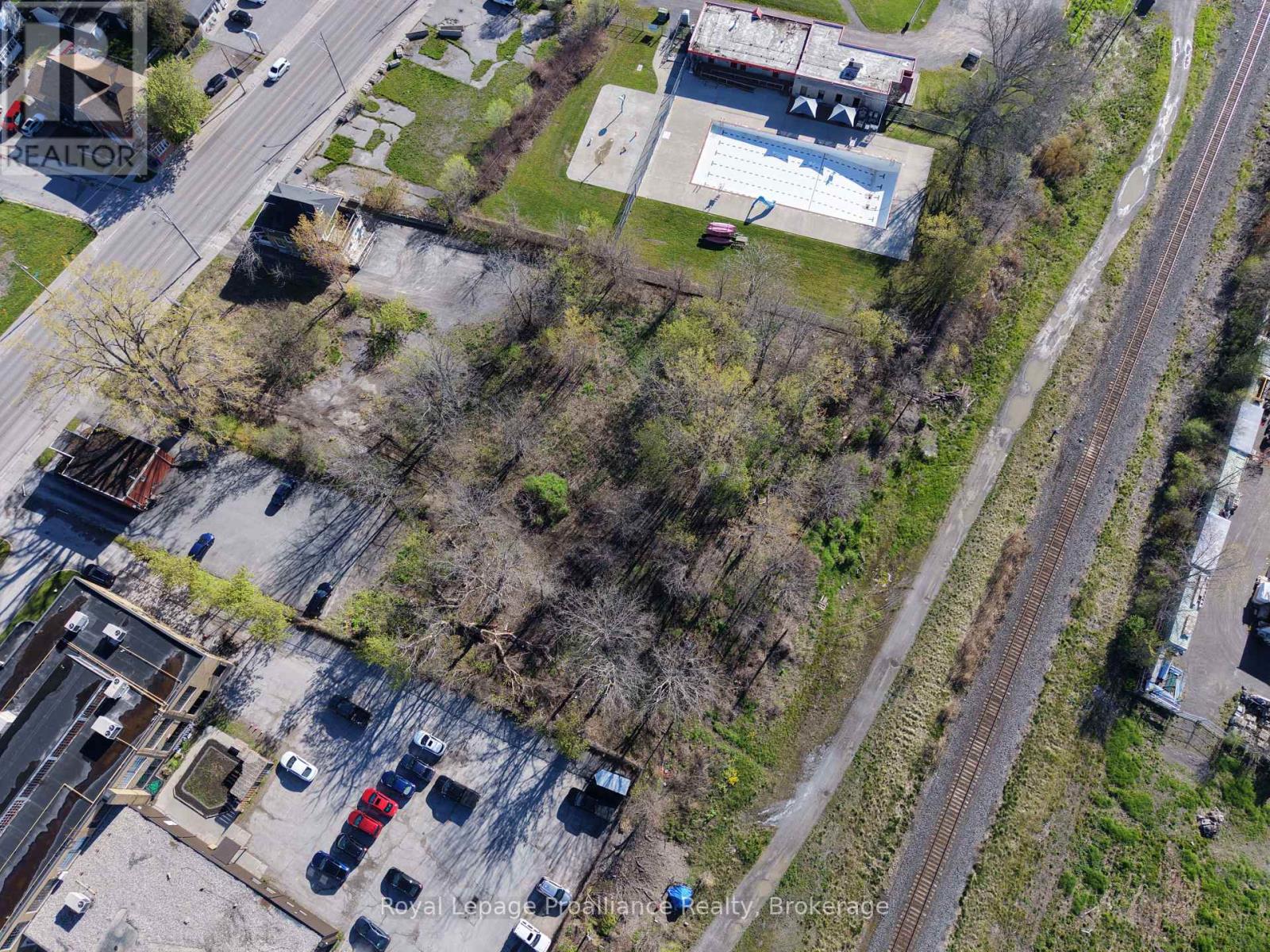 133 DUNDAS STREET E