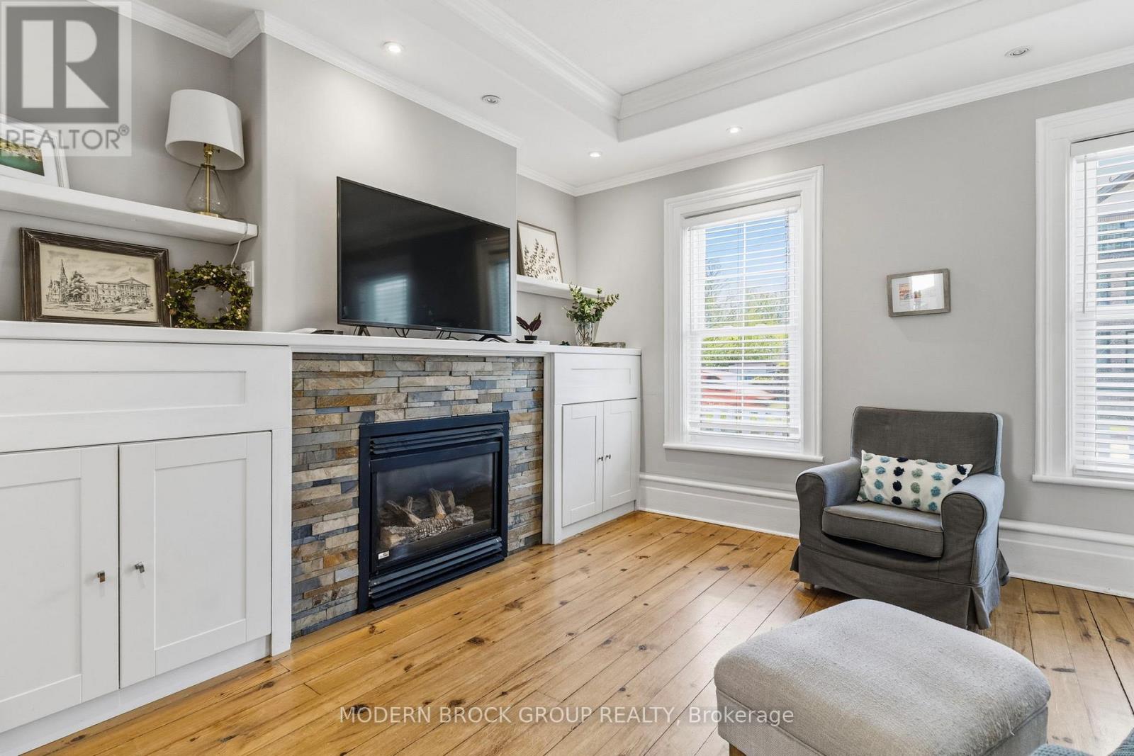 254 KING STREET E - 11