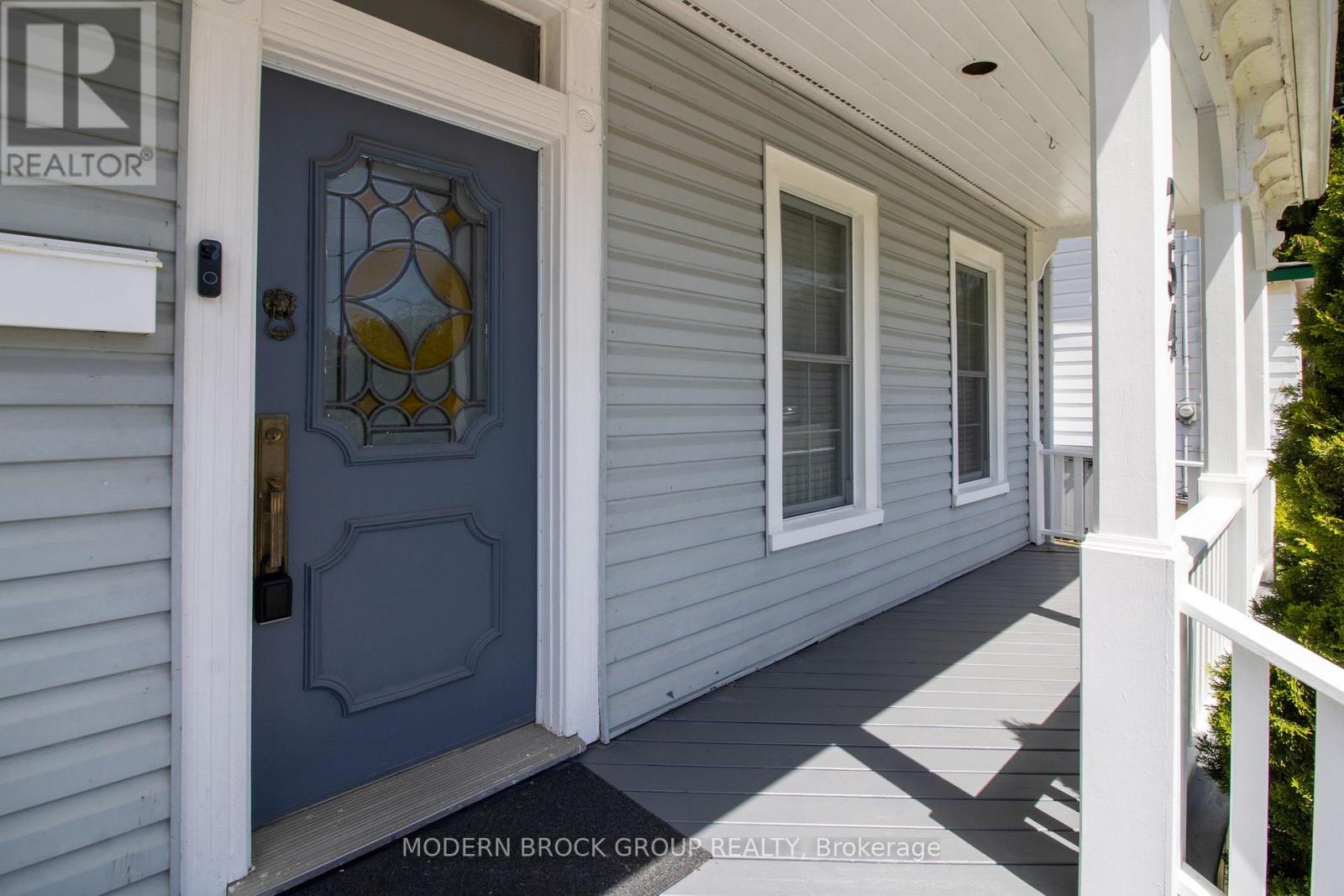 254 KING STREET E - 4