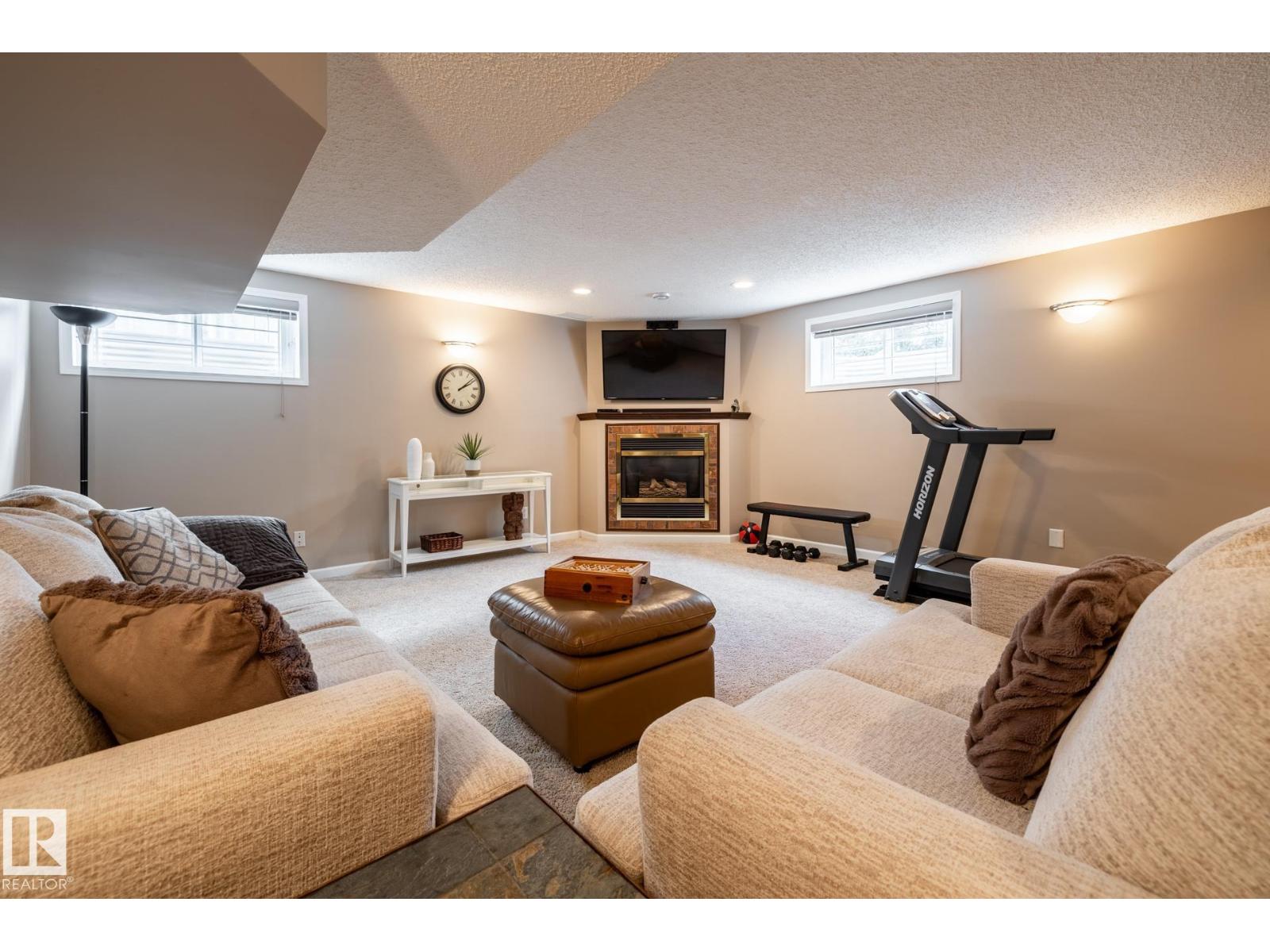 454 OSBORNE CR NW — photo 44