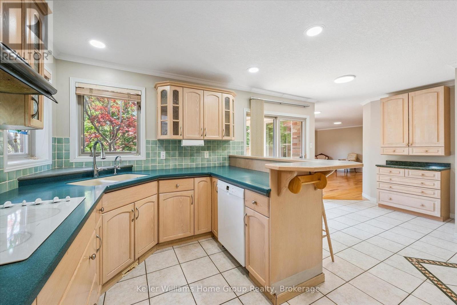 40 GIBBS CRESCENT - 12