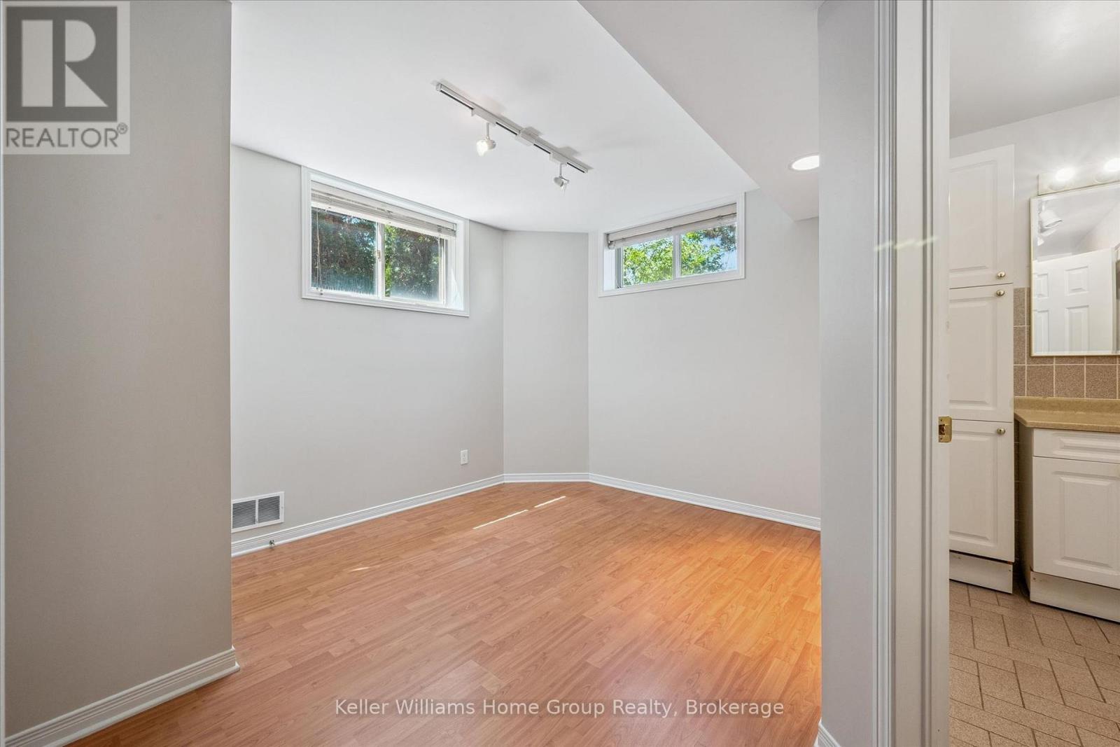 40 GIBBS CRESCENT - 35