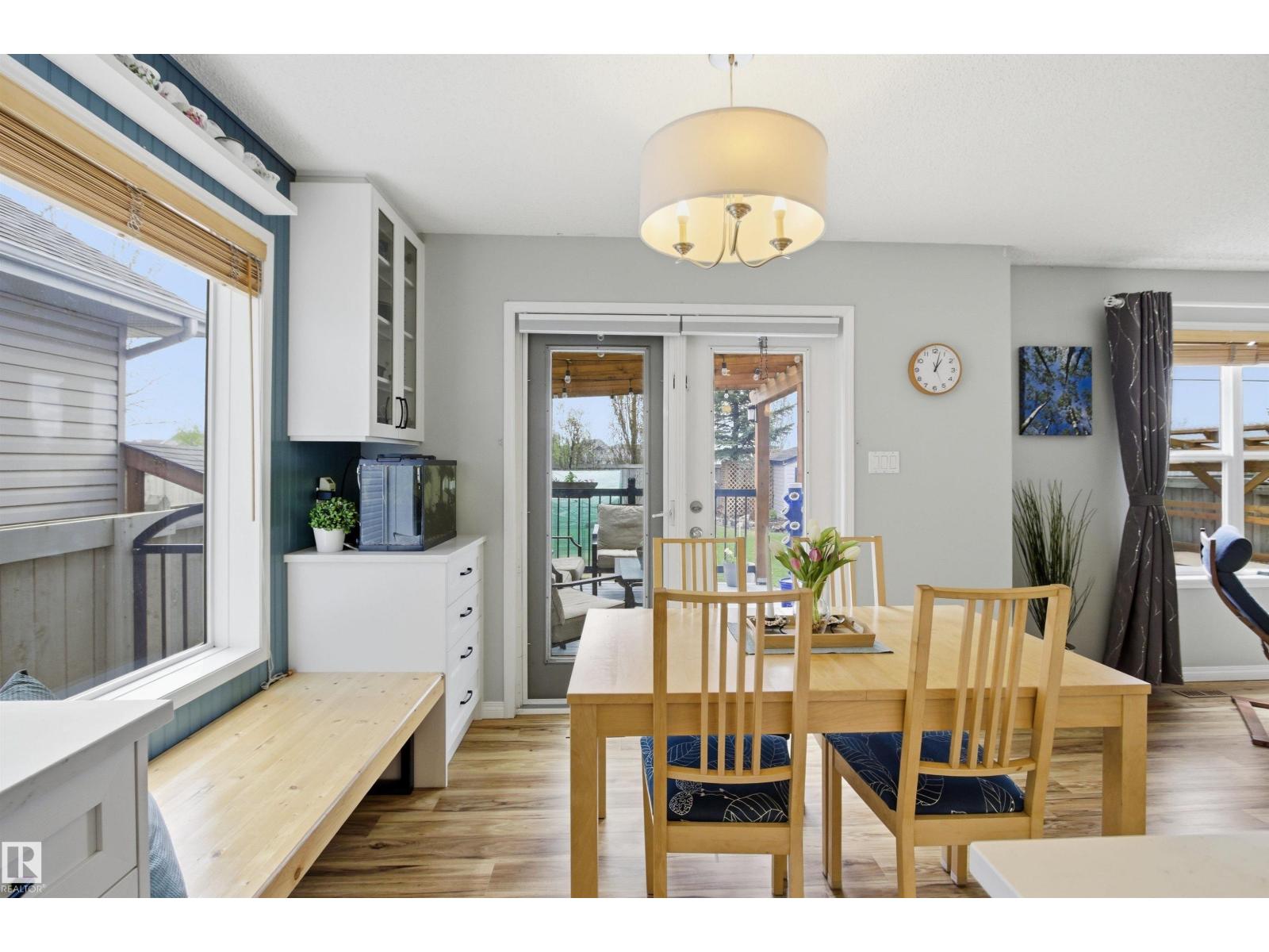 8915 8 AV SW — photo 13