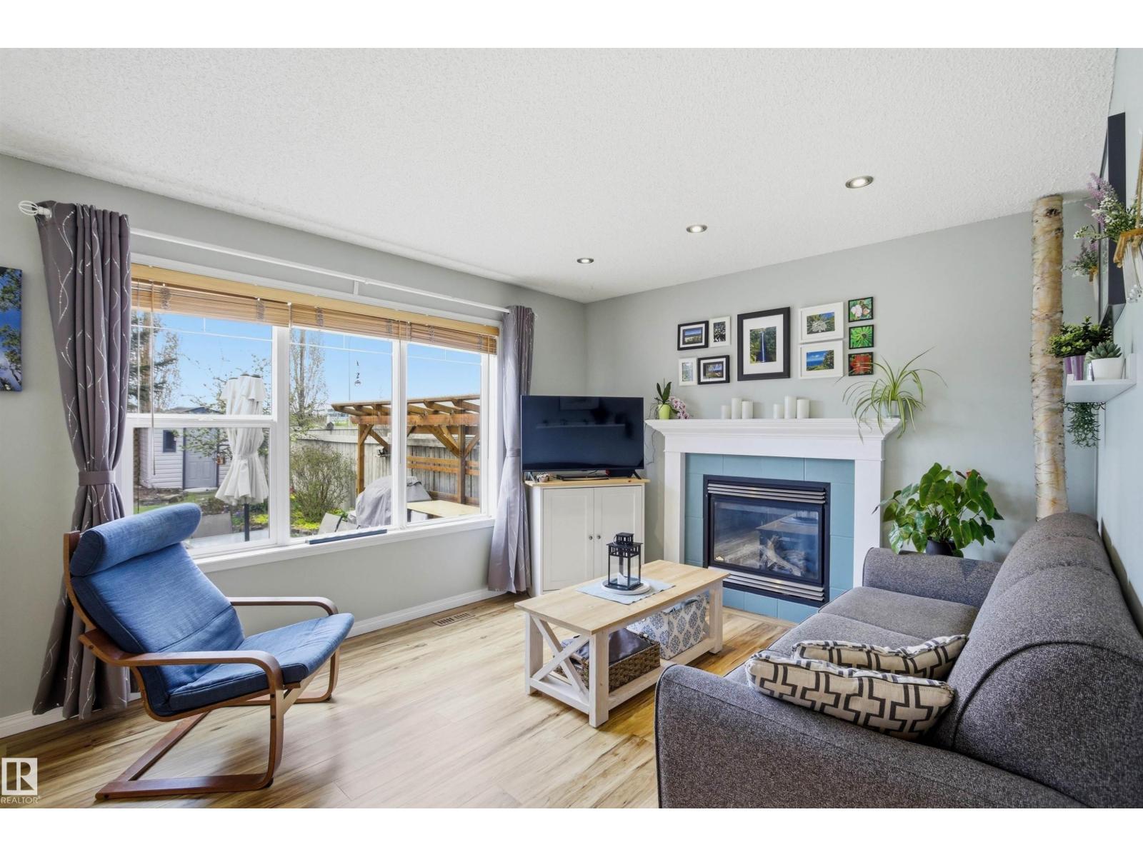 8915 8 AV SW — photo 17