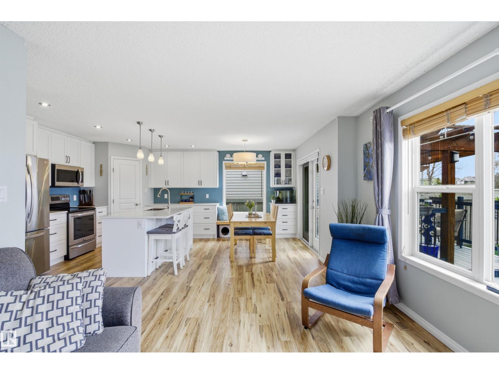 8915 8 AV SW — photo 18