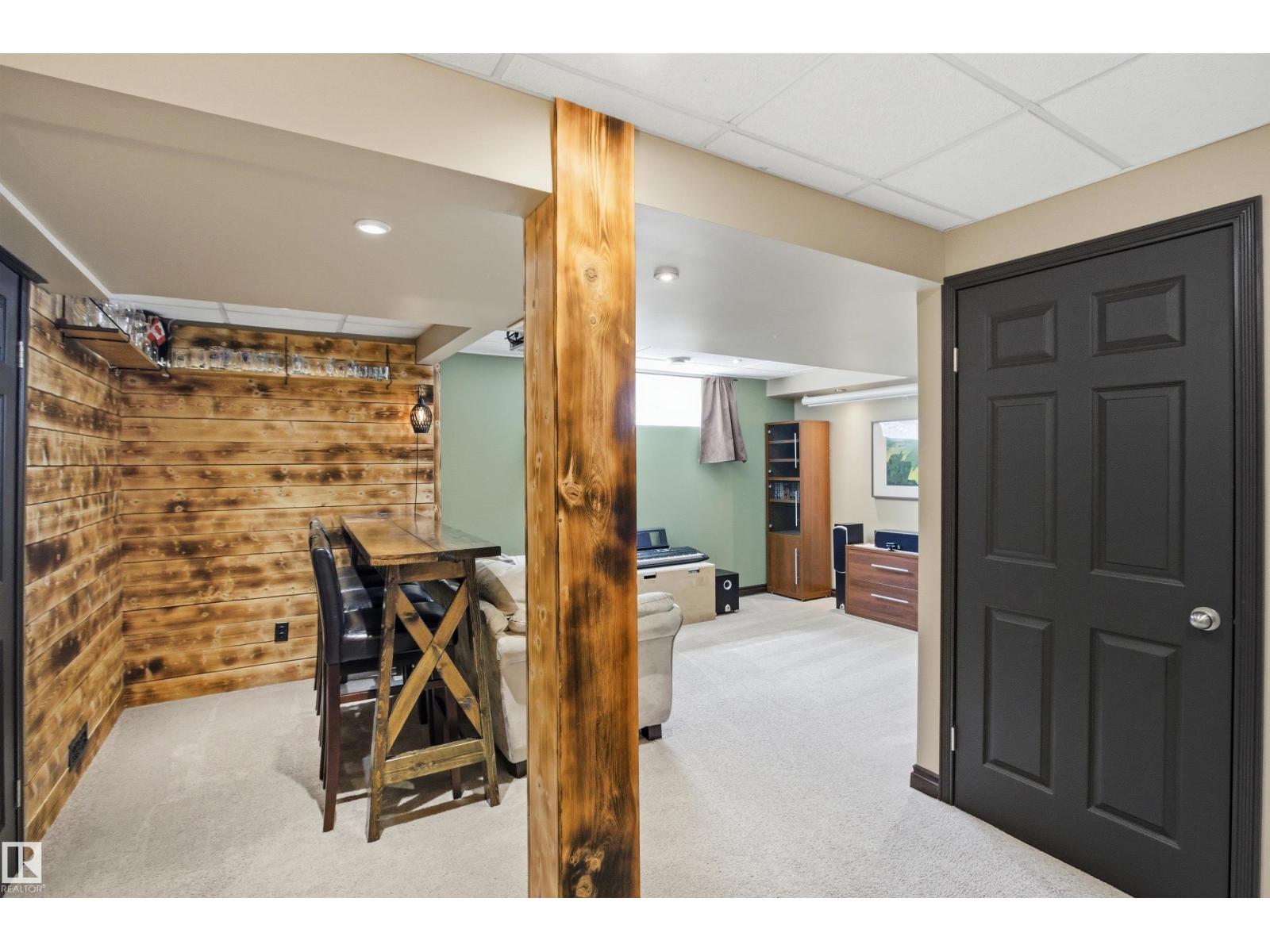 8915 8 AV SW — photo 33
