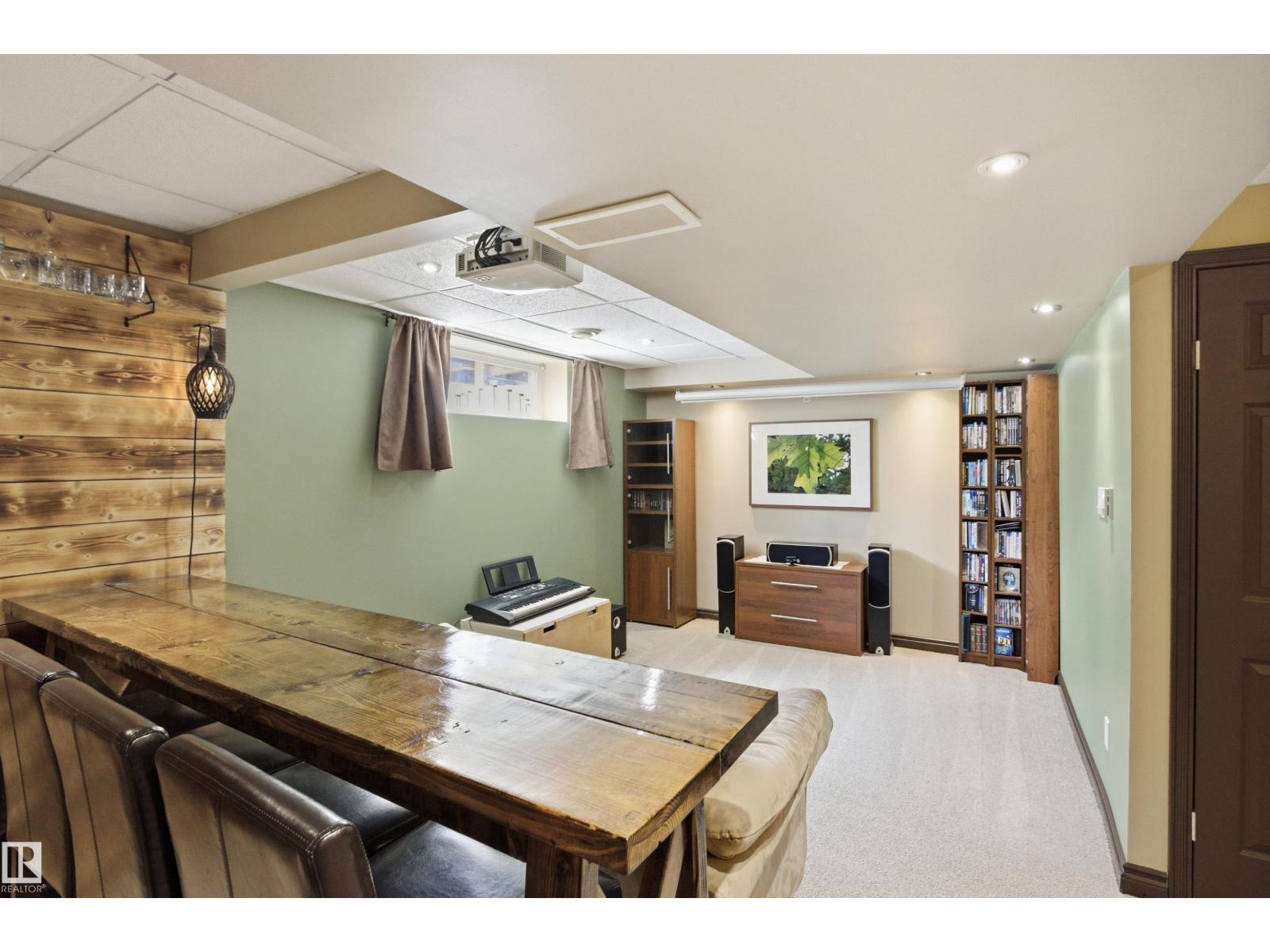 8915 8 AV SW — photo 34