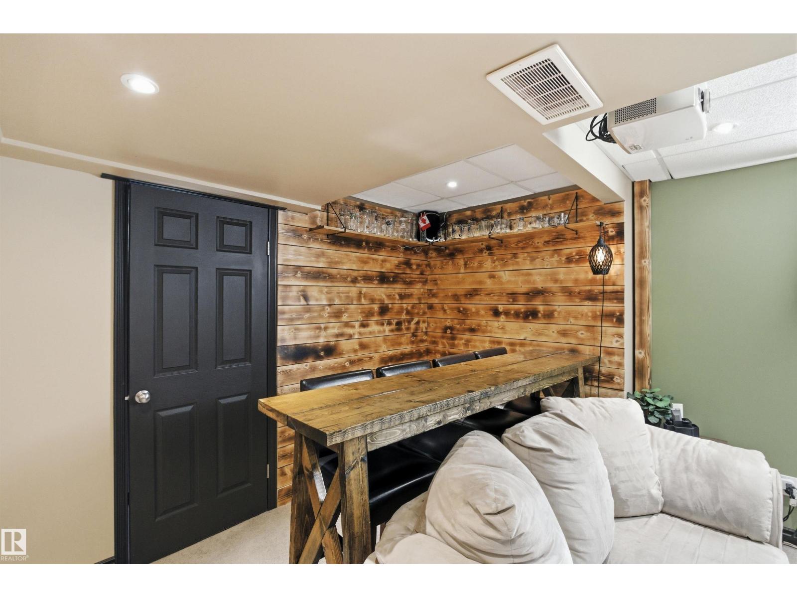 8915 8 AV SW — photo 35