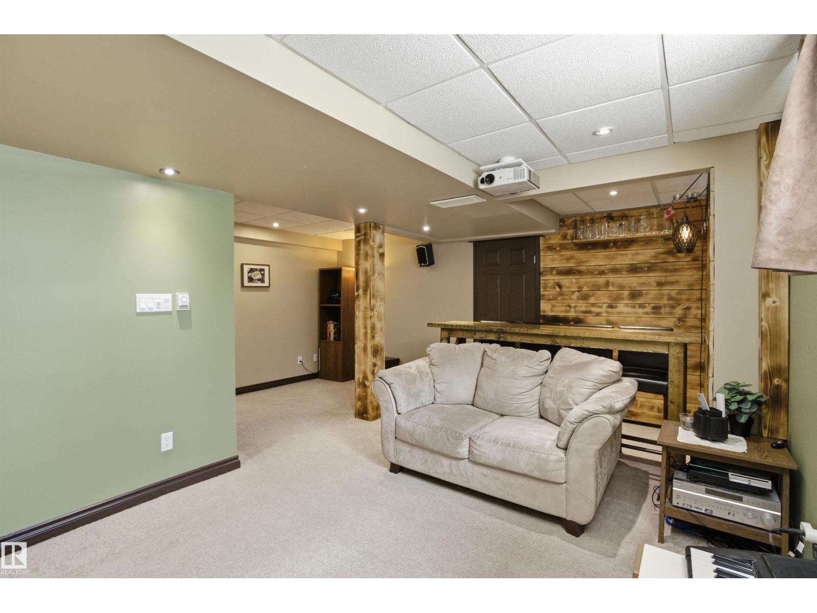 8915 8 AV SW — photo 37