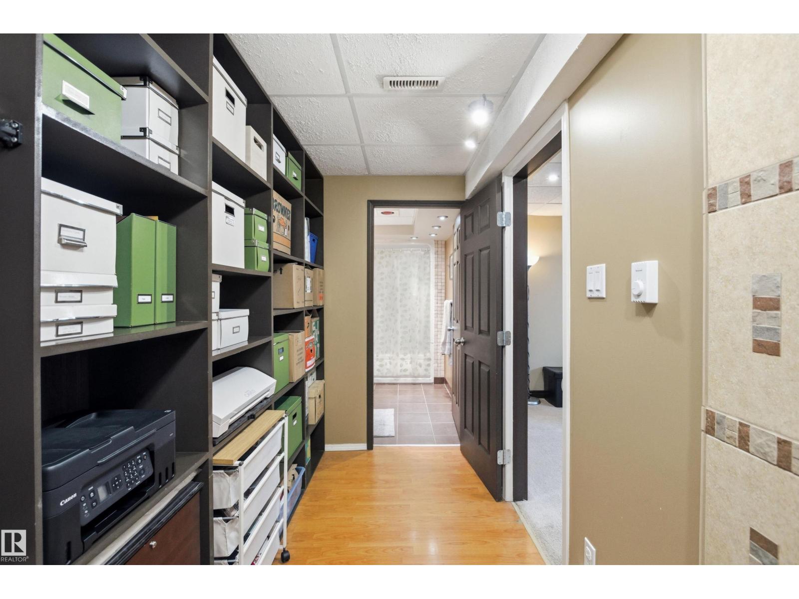 8915 8 AV SW — photo 40