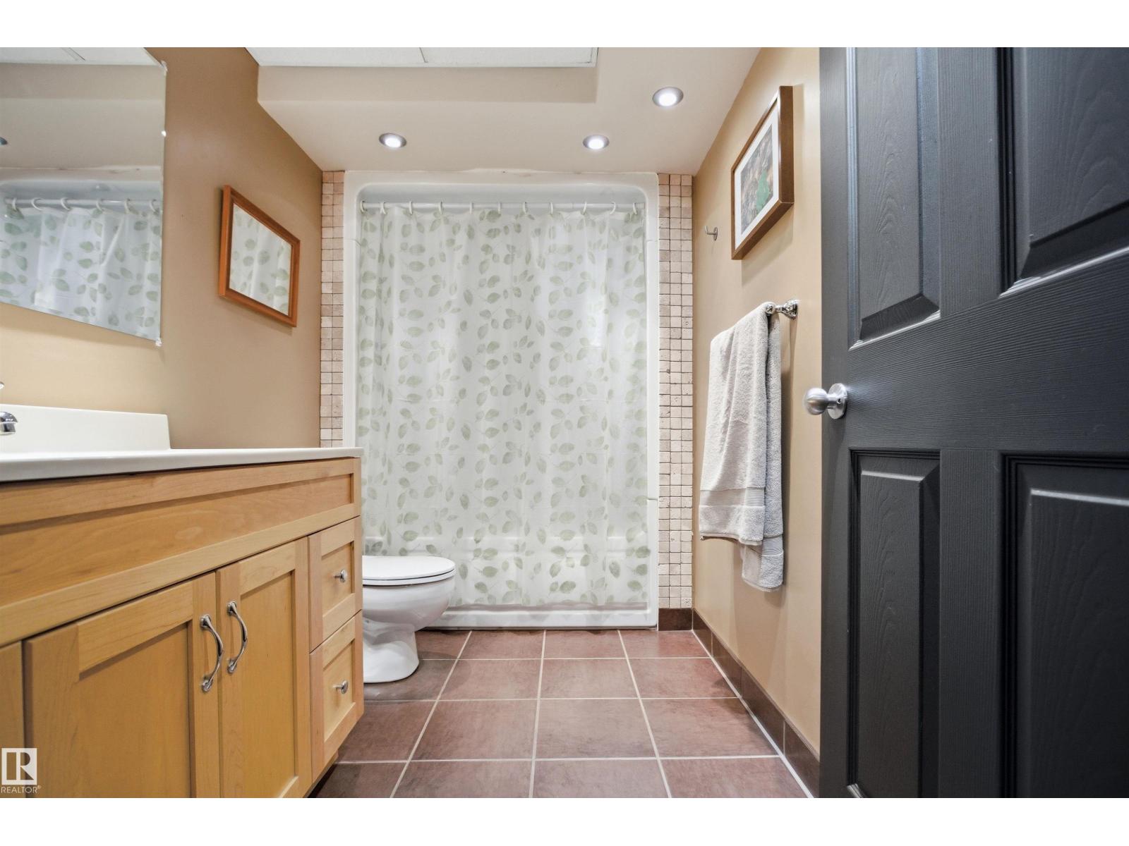 8915 8 AV SW — photo 41