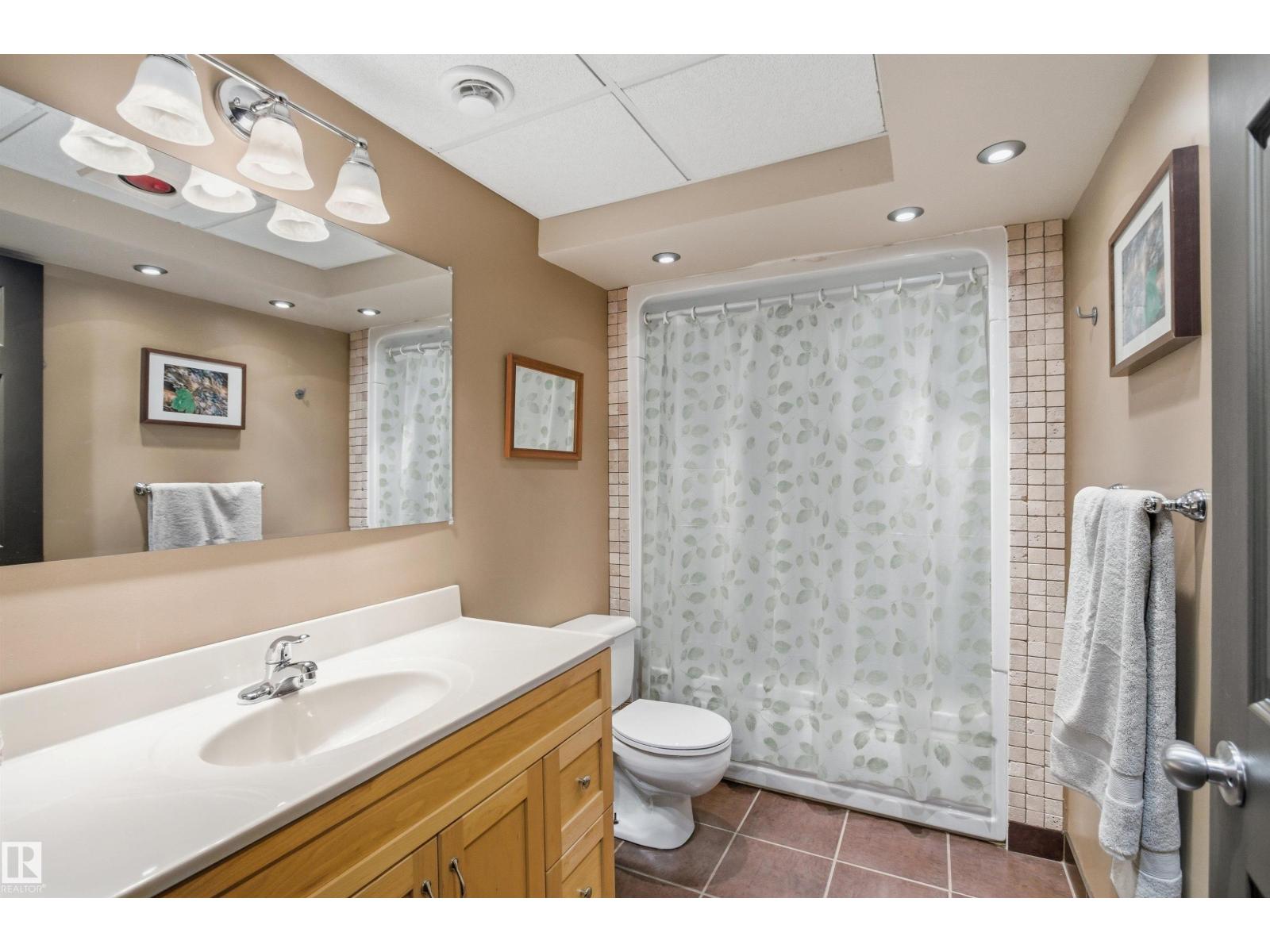 8915 8 AV SW — photo 42