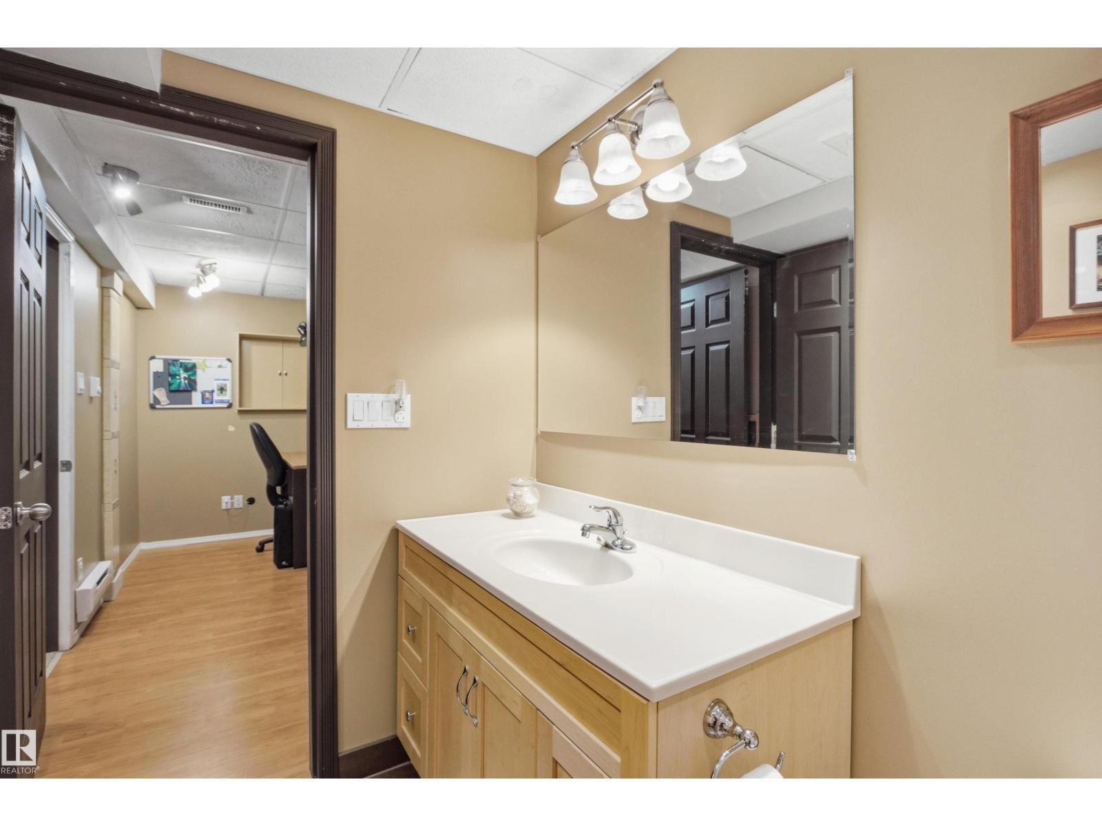 8915 8 AV SW — photo 43