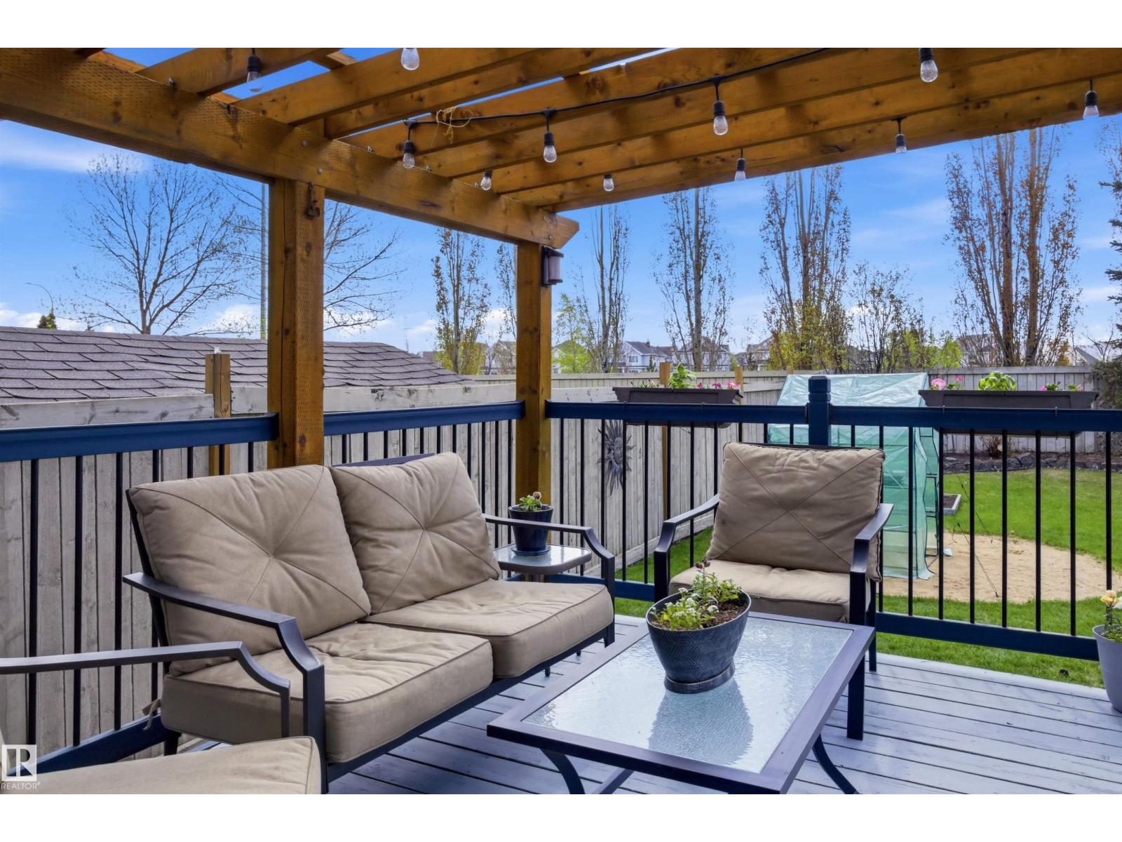 8915 8 AV SW — photo 45