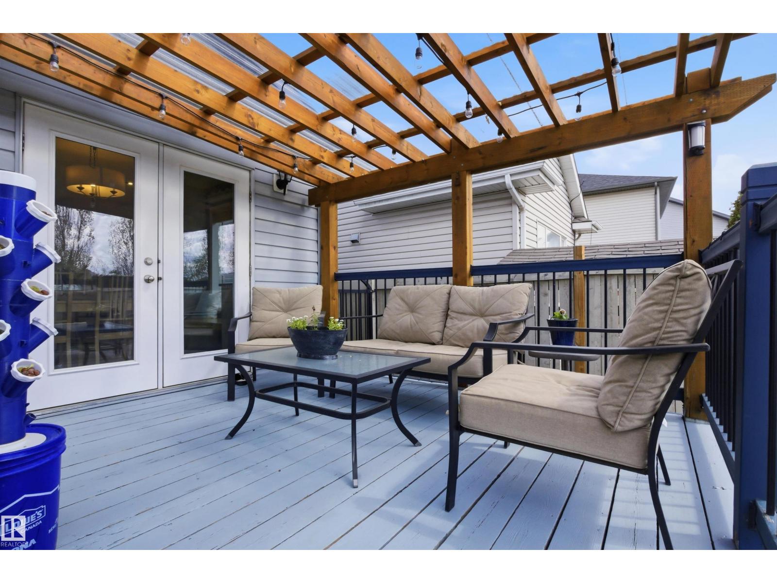 8915 8 AV SW — photo 46