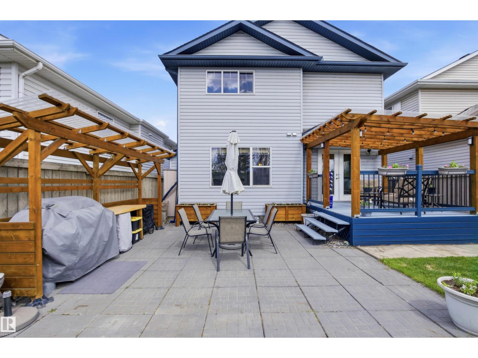 8915 8 AV SW — photo 47