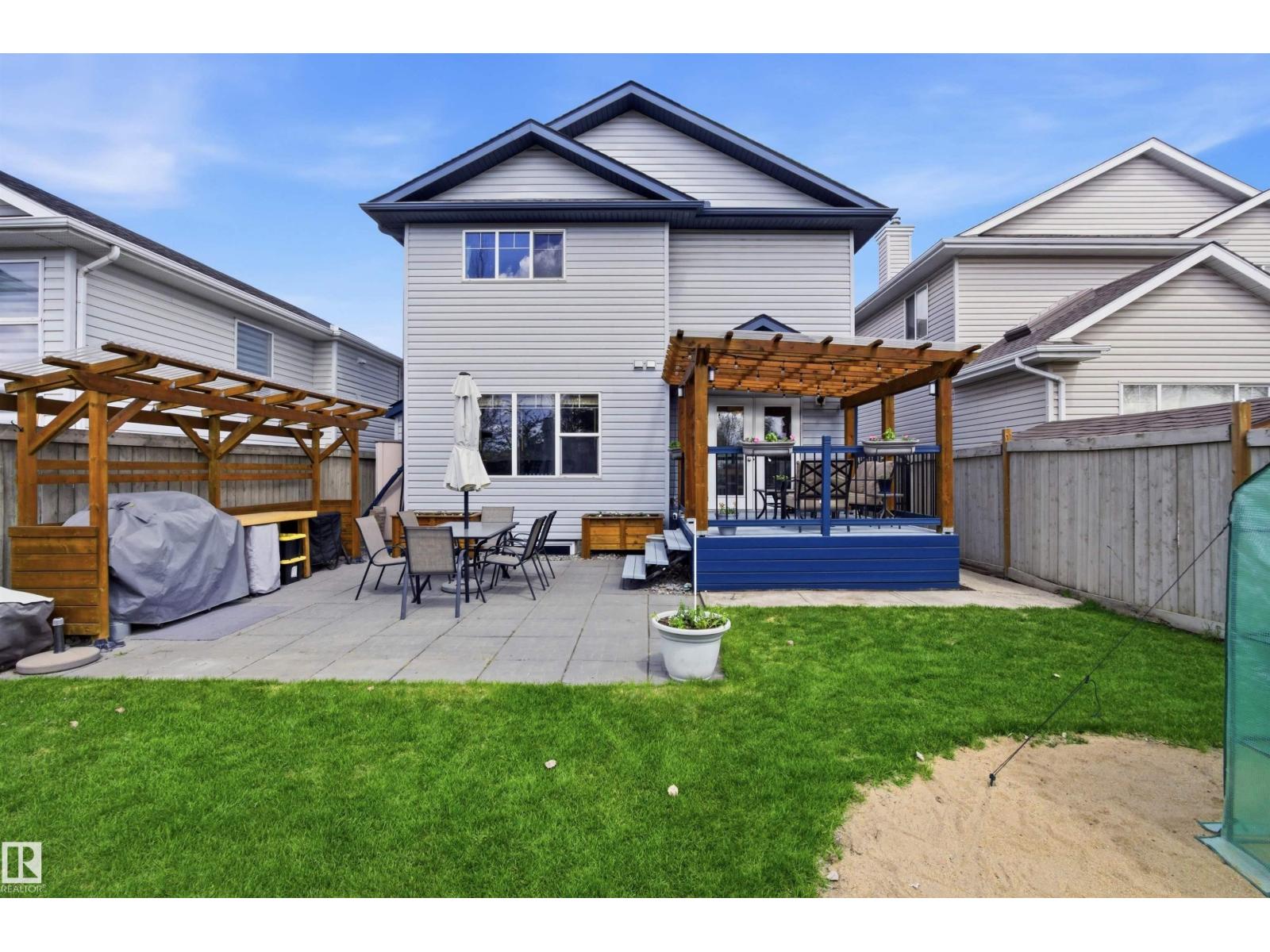 8915 8 AV SW — photo 48