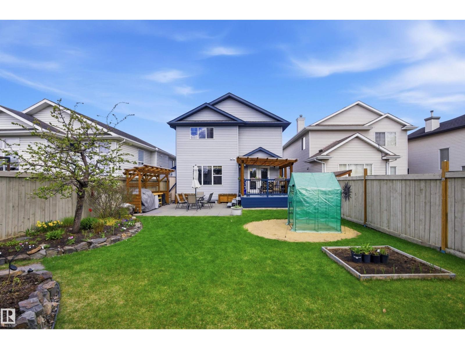 8915 8 AV SW — photo 51