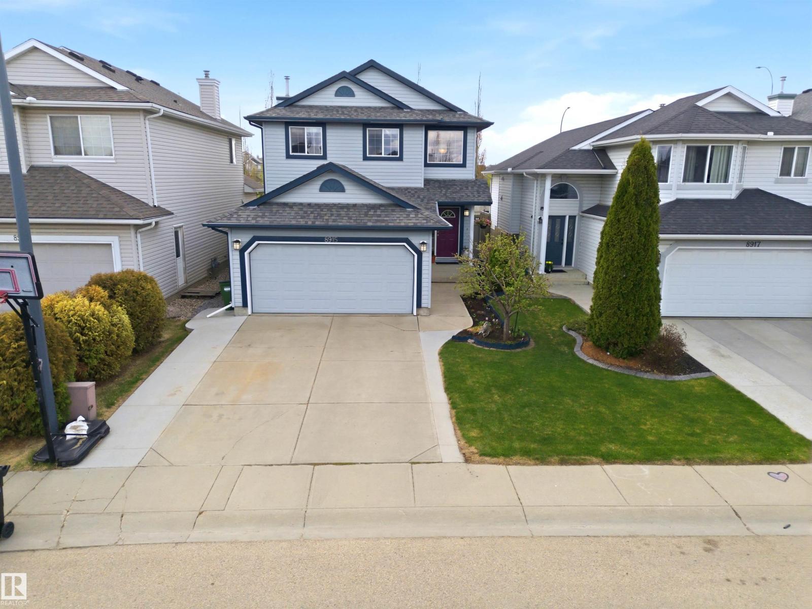 8915 8 AV SW — photo 56