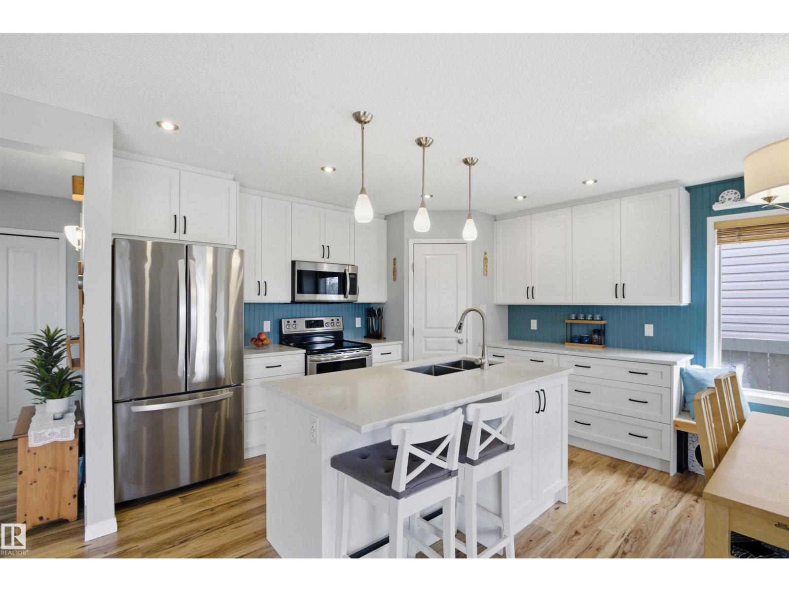 8915 8 AV SW — photo 8