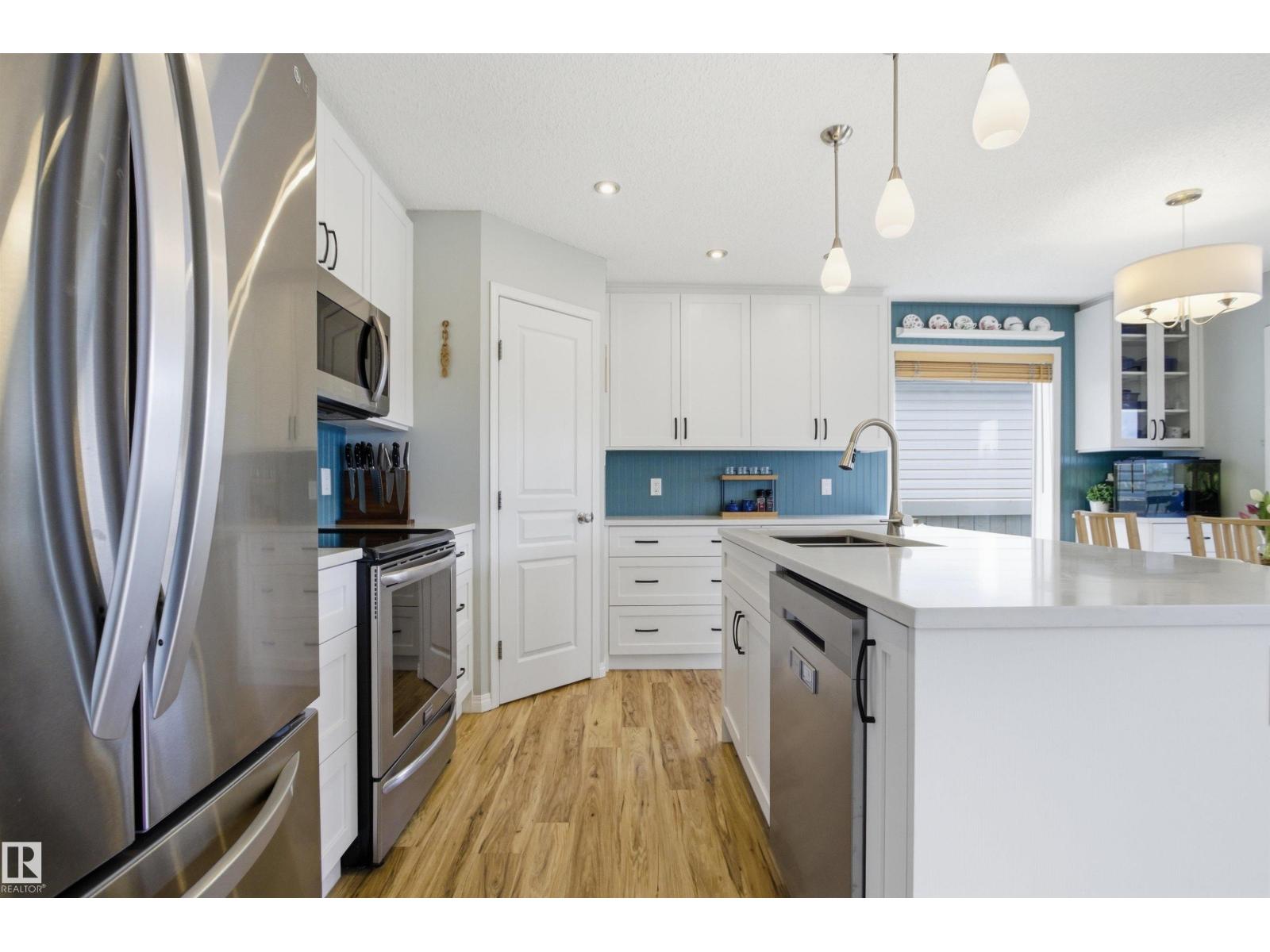 8915 8 AV SW — photo 9