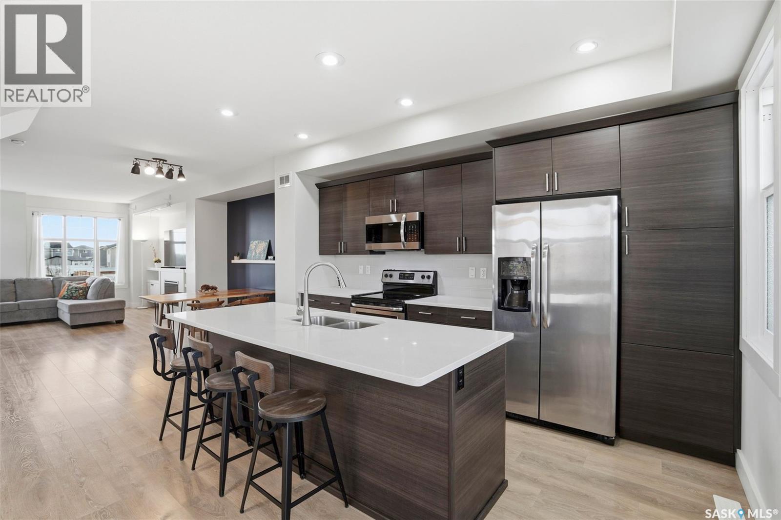 #737 Meadows BOULEVARD - 11