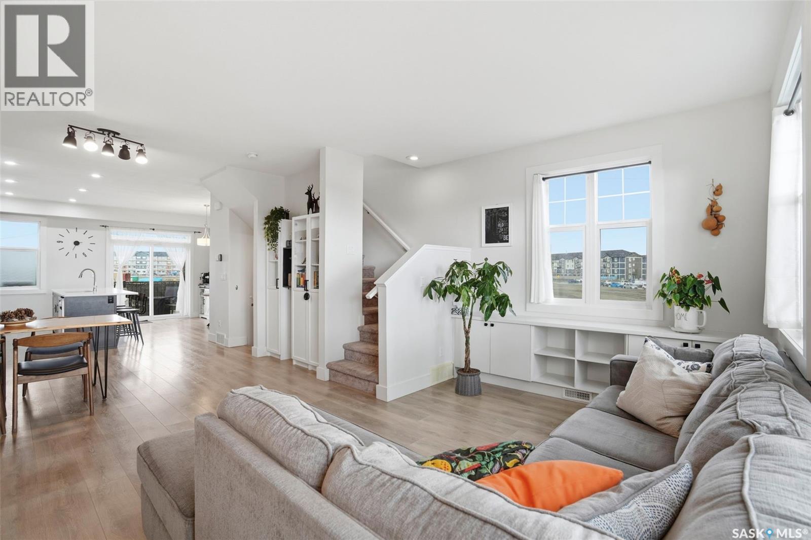 #737 Meadows BOULEVARD - 17