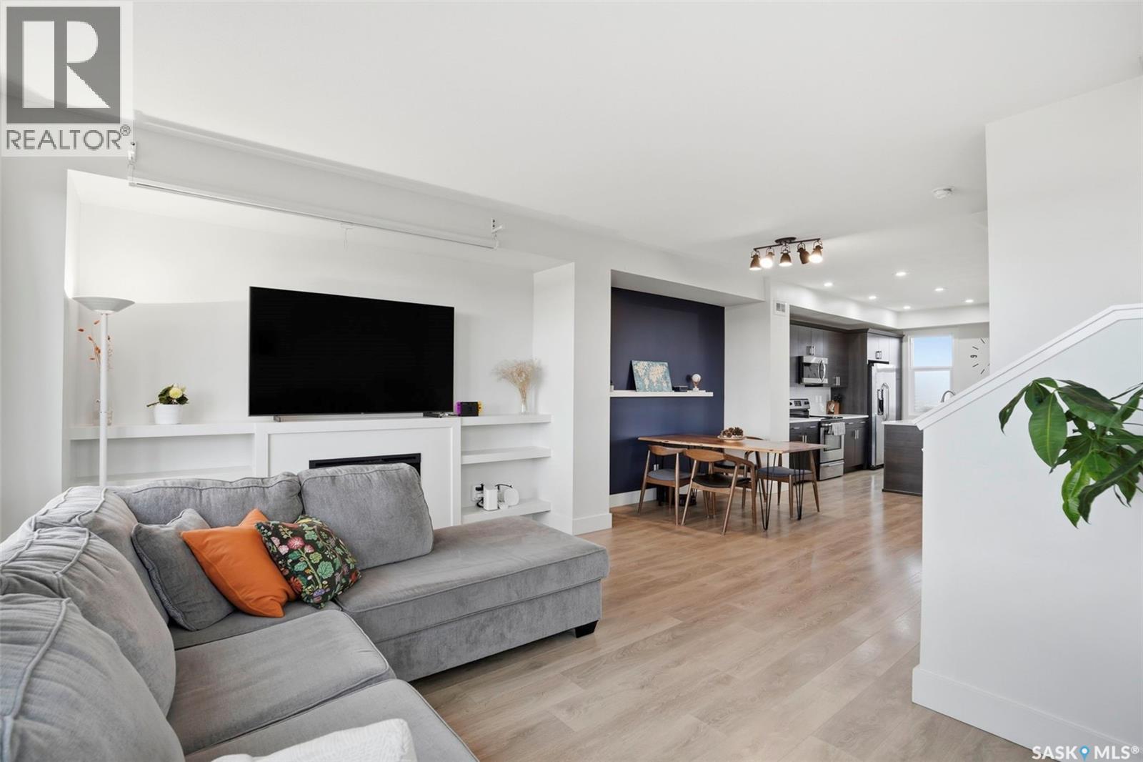 #737 Meadows BOULEVARD - 18