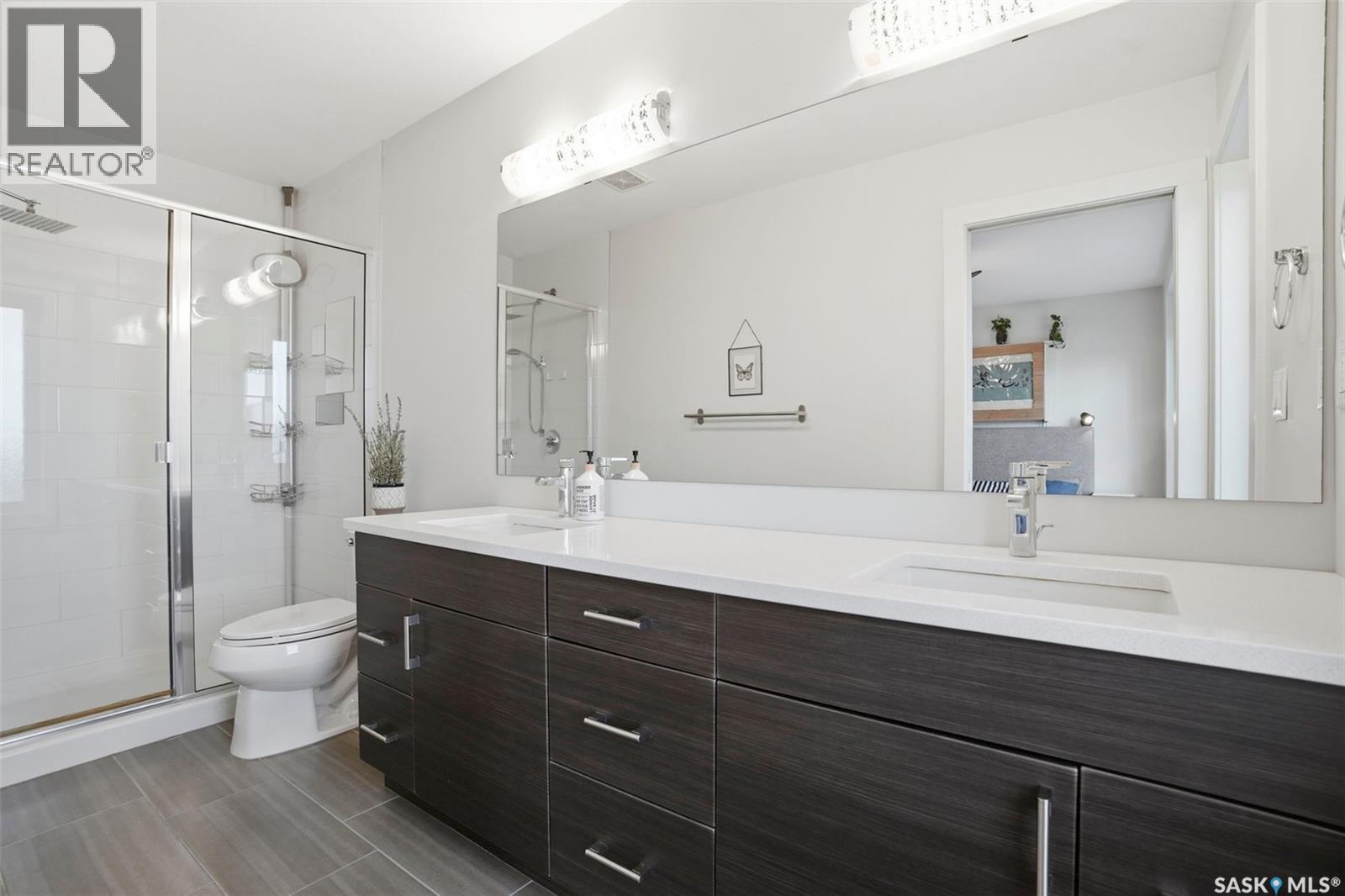 #737 Meadows BOULEVARD - 23