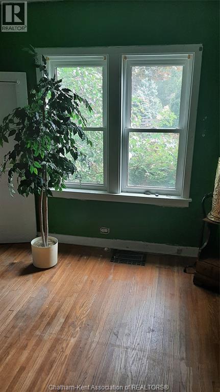 89 GLADSTONE AVENUE - 32