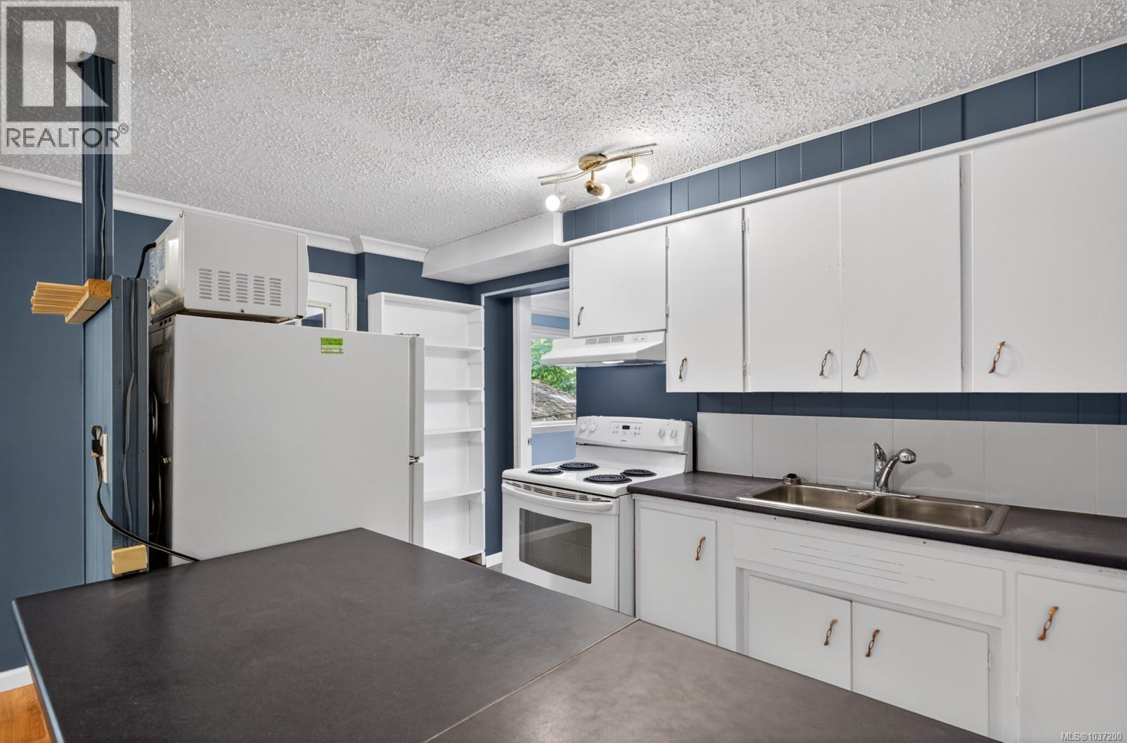3046 Gibbins Rd - 11