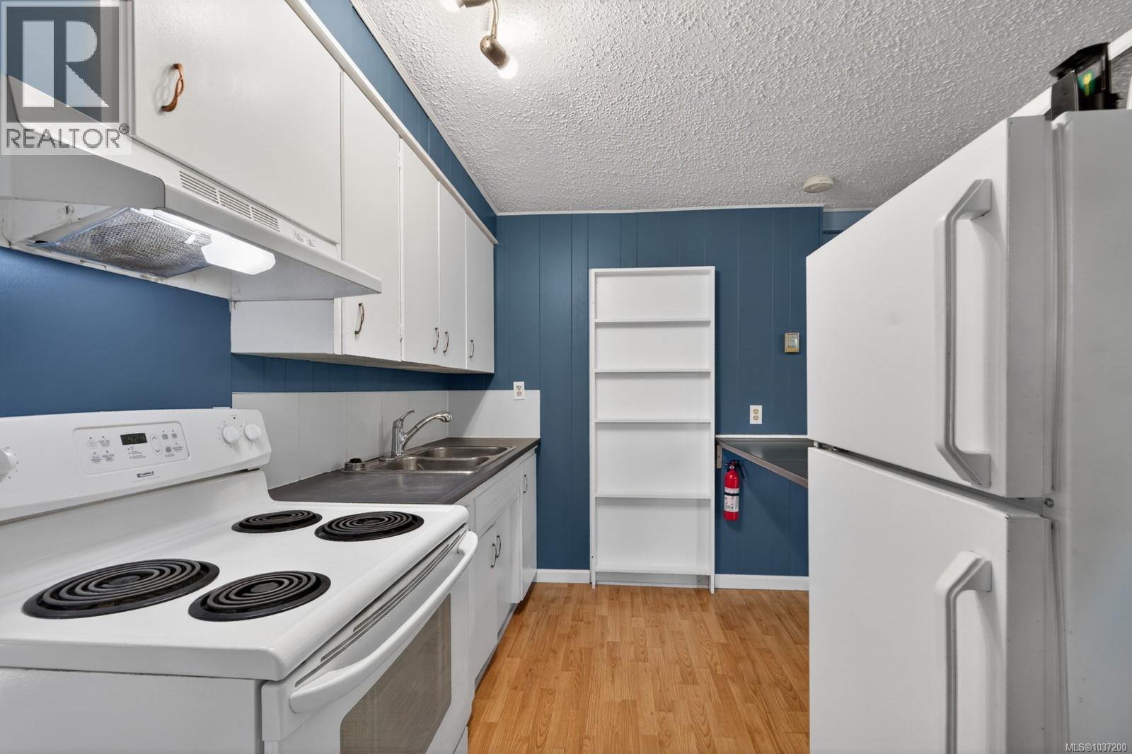 3046 Gibbins Rd - 12