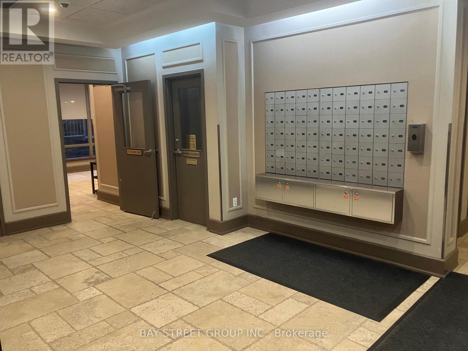 #902 284 BLOOR STREET W - 25
