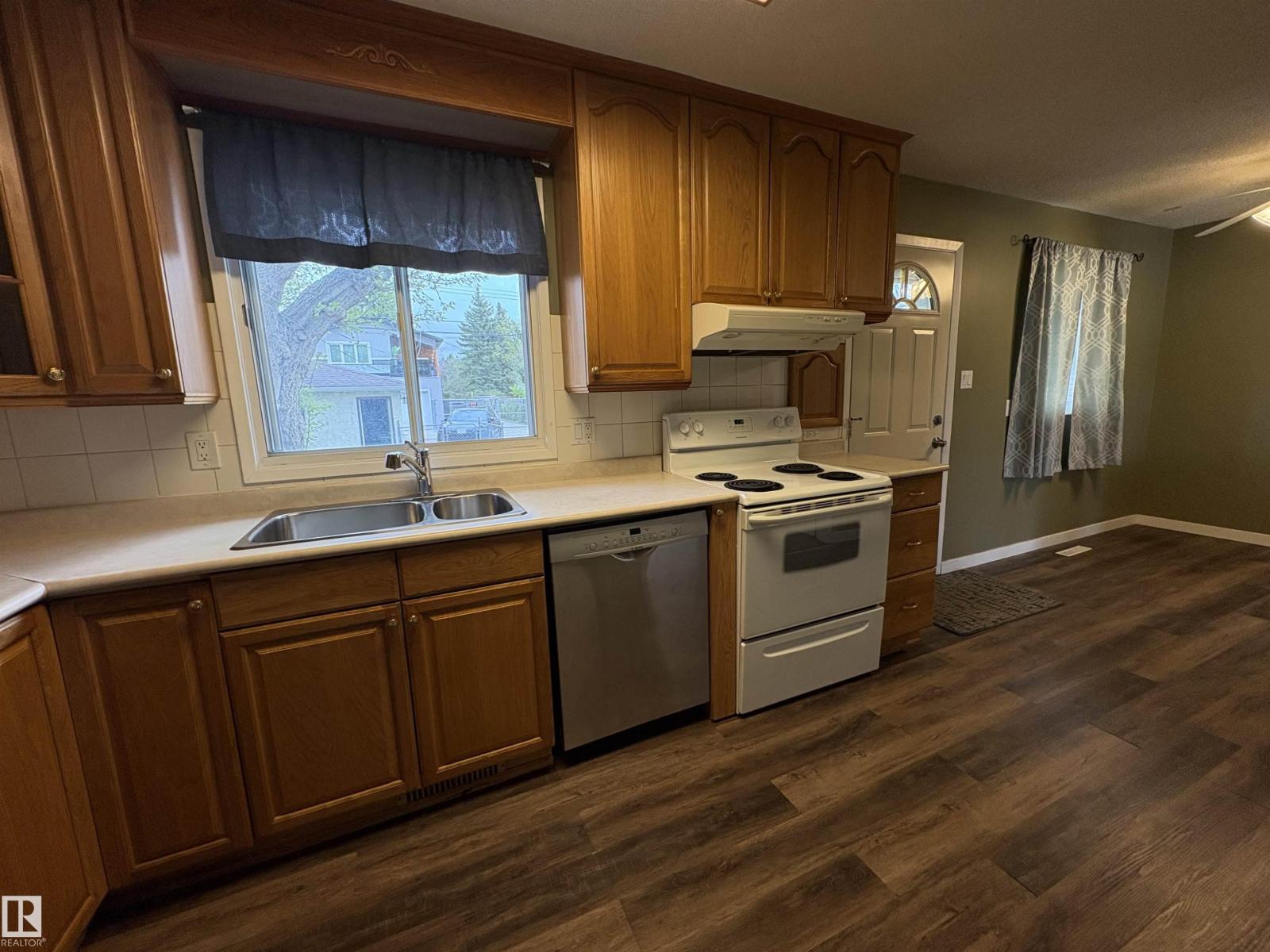 13023 90 ST NW - 8