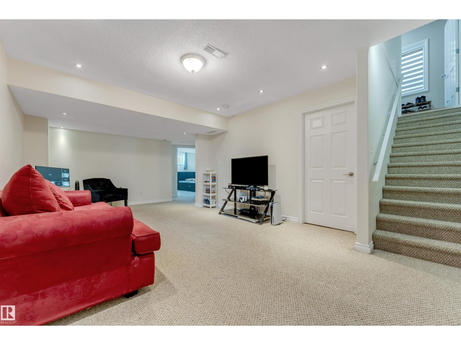 121 64 ST SW - 30