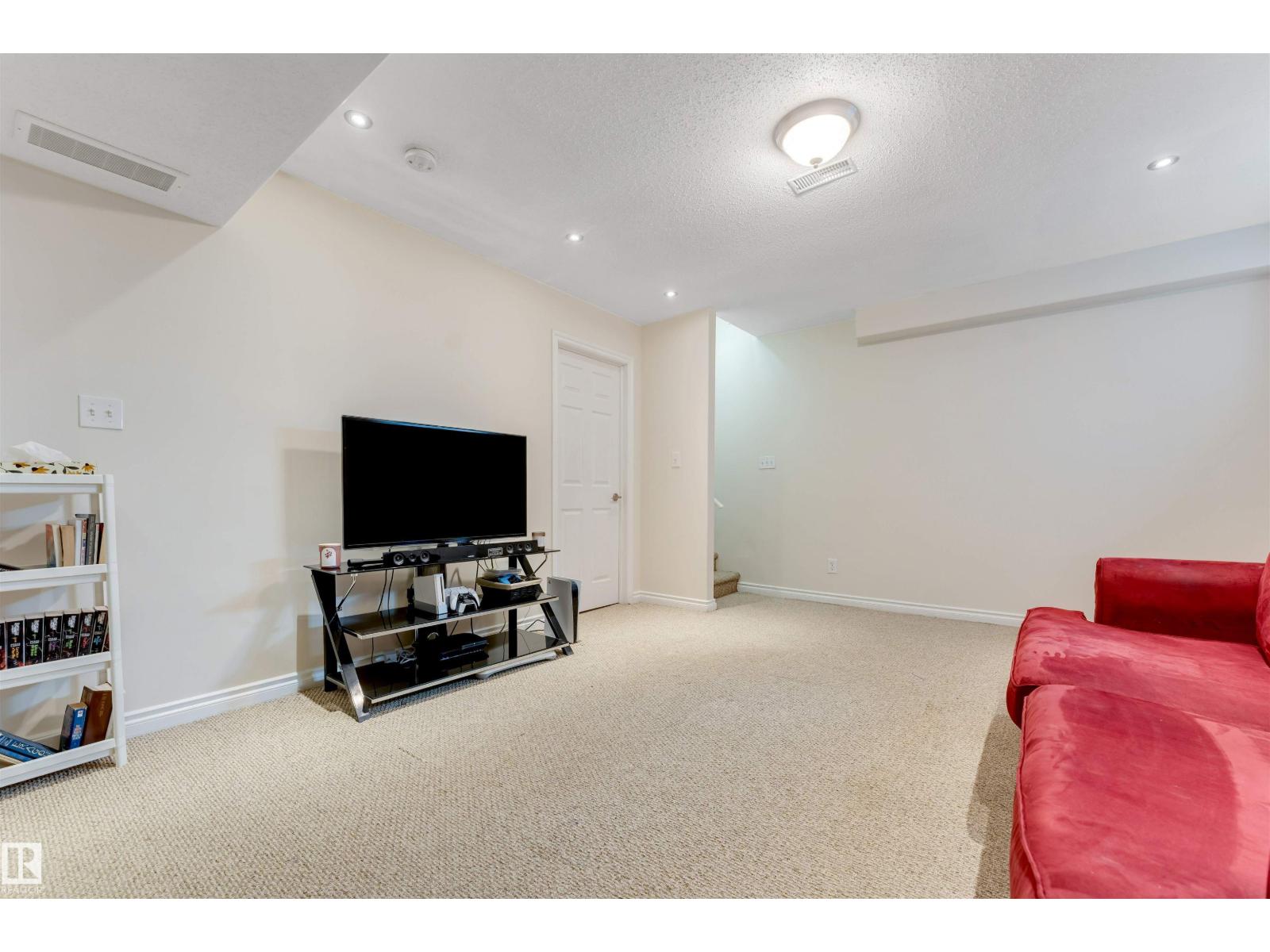 121 64 ST SW - 32