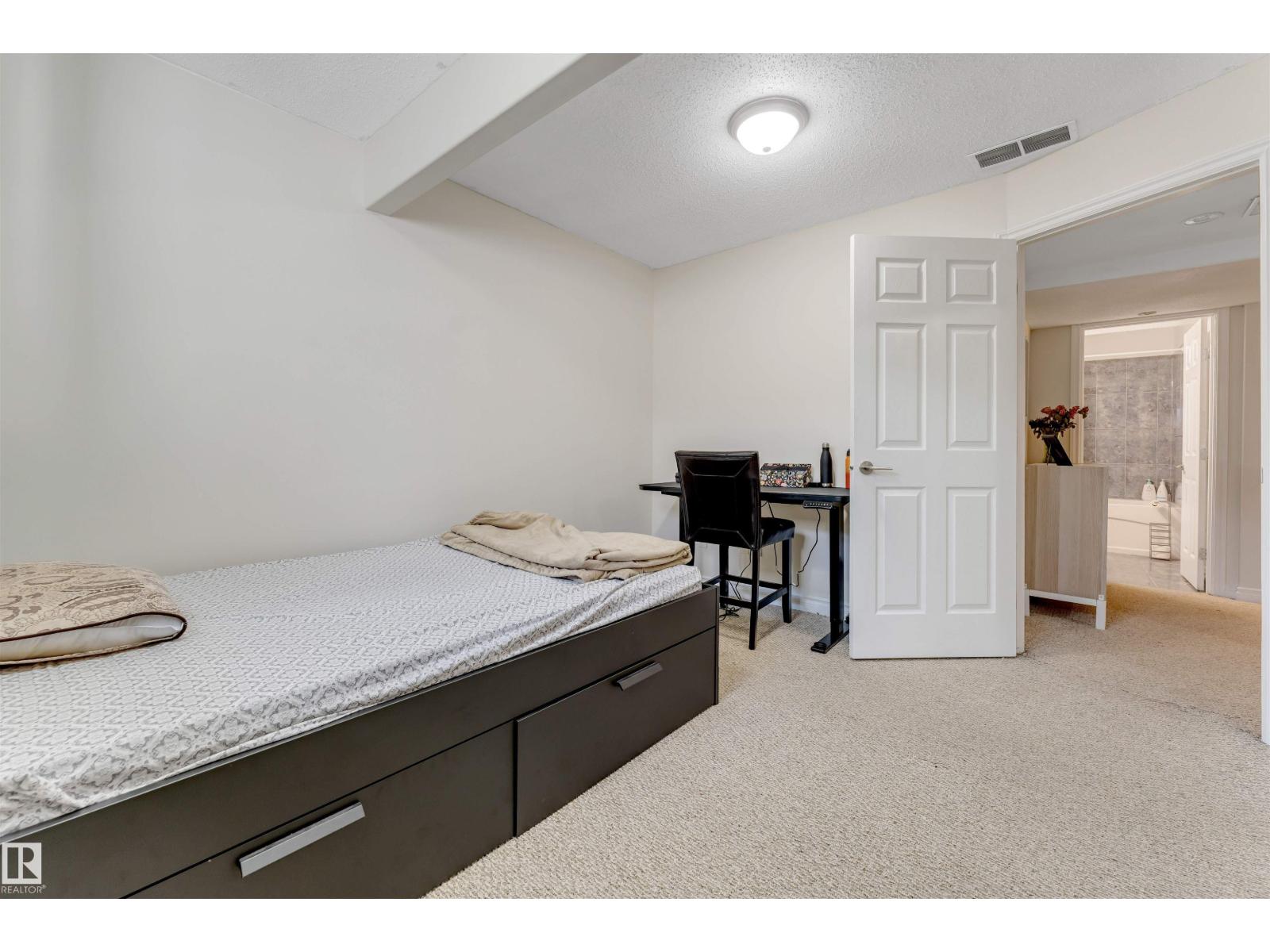 121 64 ST SW - 35