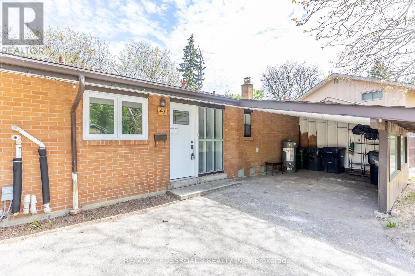 47 MUNSON CRESCENT - 1