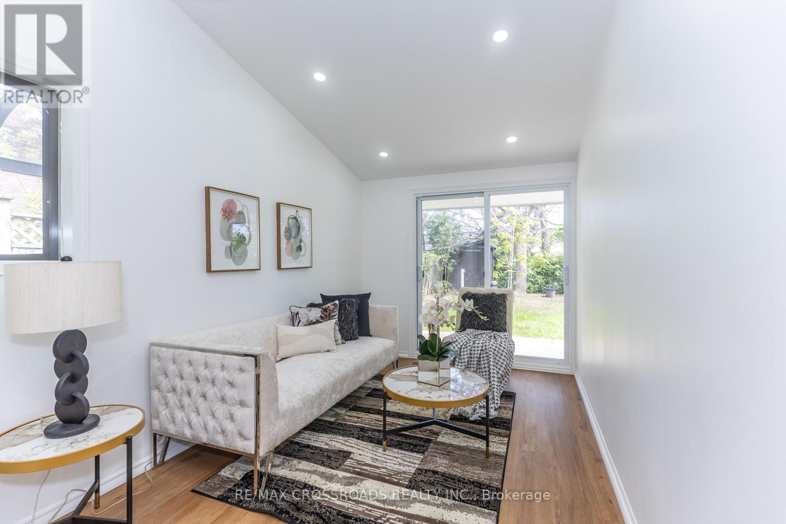 47 MUNSON CRESCENT - 11
